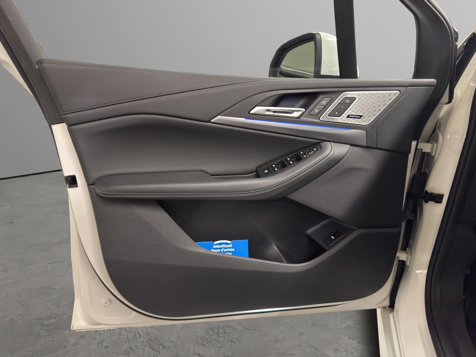 BMW 223i xDrive SDKG Active Tourer-image-12