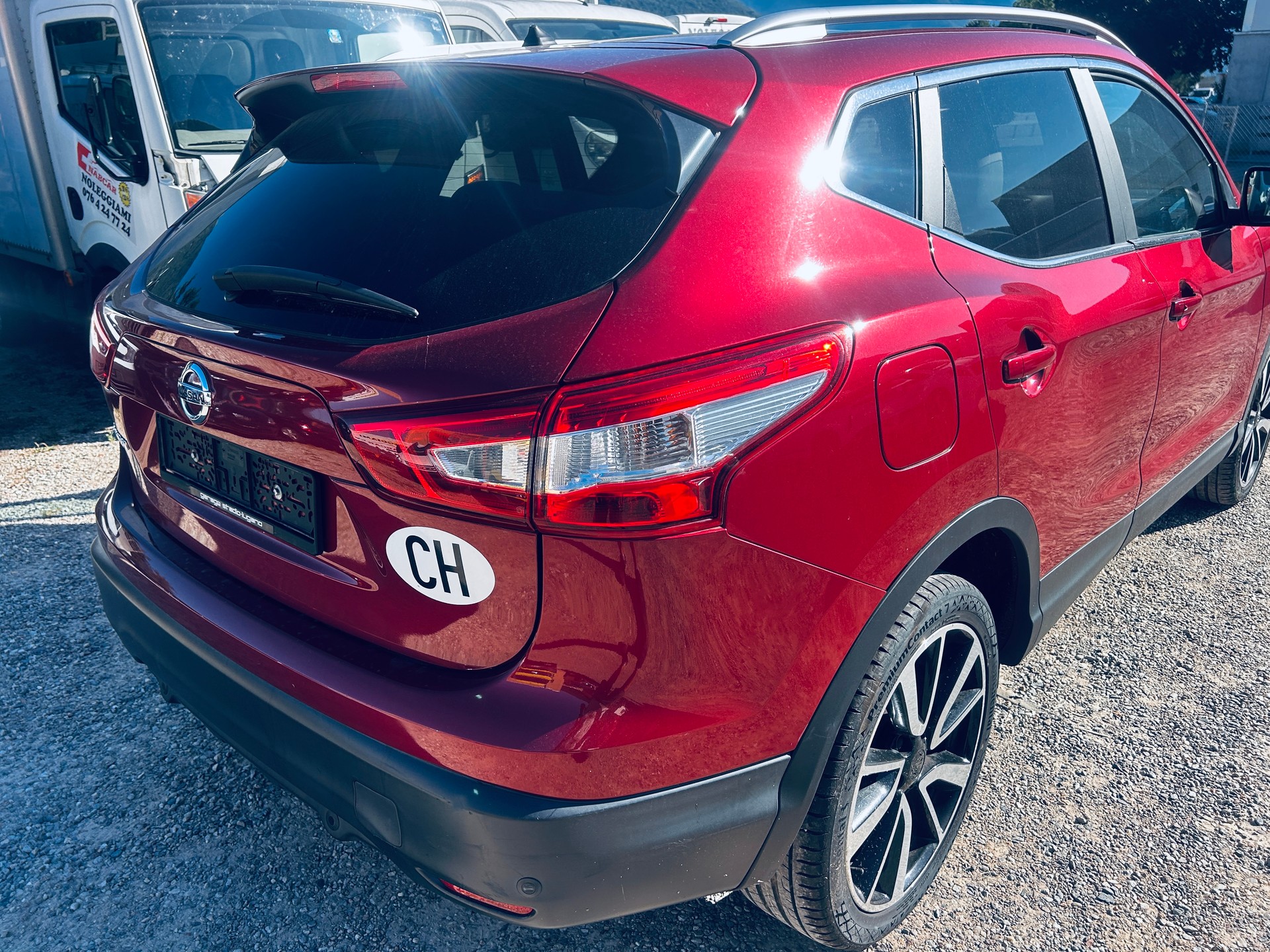 NISSAN Qashqai 1.2 DIG-T Swiss Edition Premium Xtronic-image-2