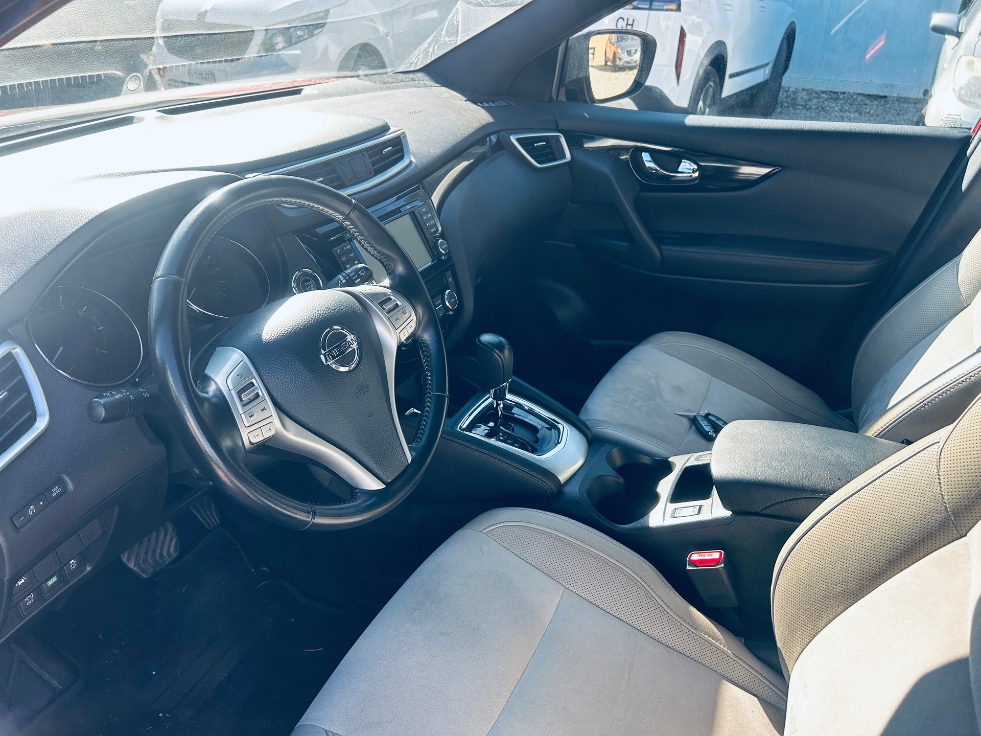 NISSAN Qashqai 1.2 DIG-T Swiss Edition Premium Xtronic-image-4