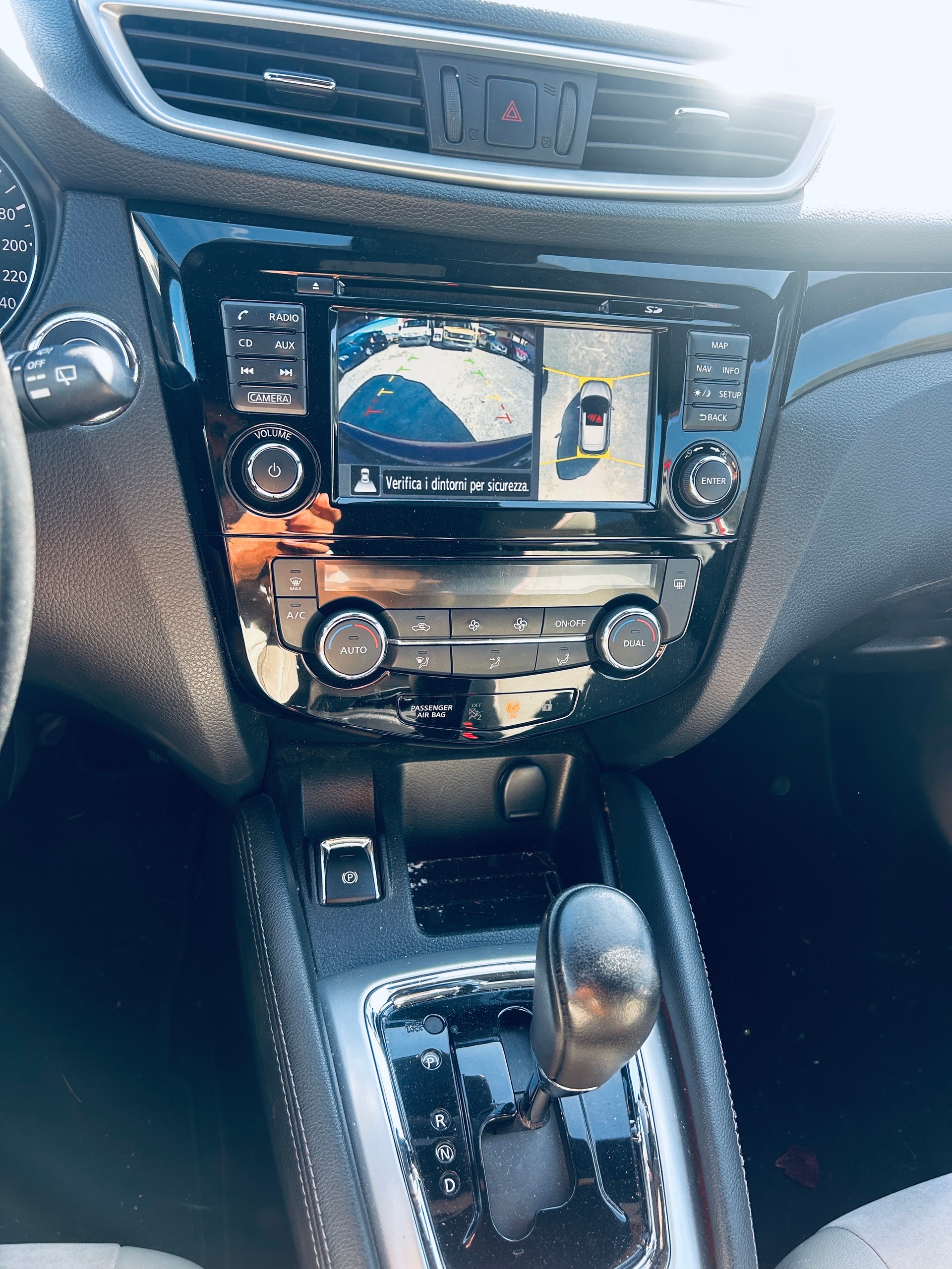 NISSAN Qashqai 1.2 DIG-T Swiss Edition Premium Xtronic-image-7