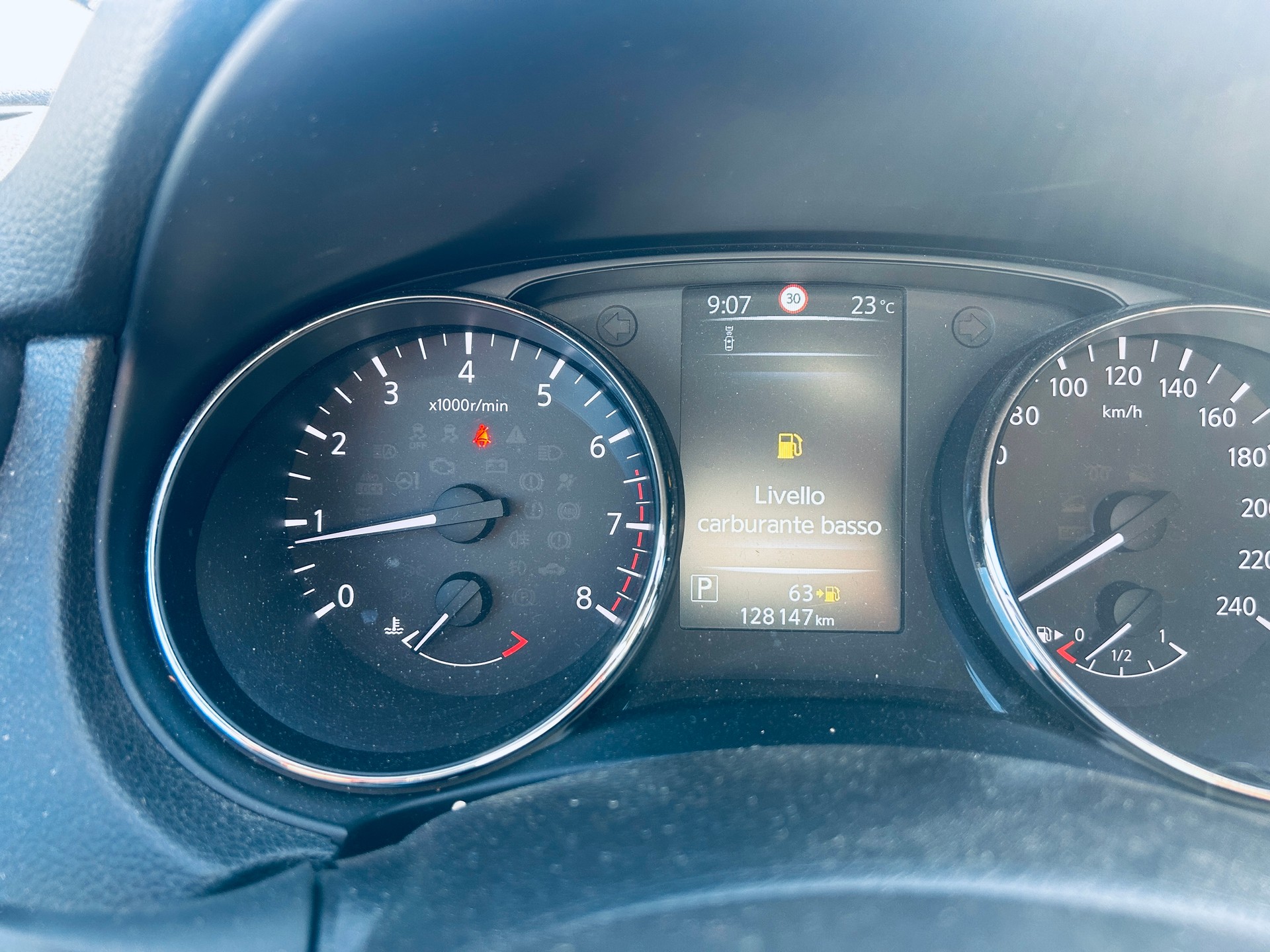 NISSAN Qashqai 1.2 DIG-T Swiss Edition Premium Xtronic-image-6