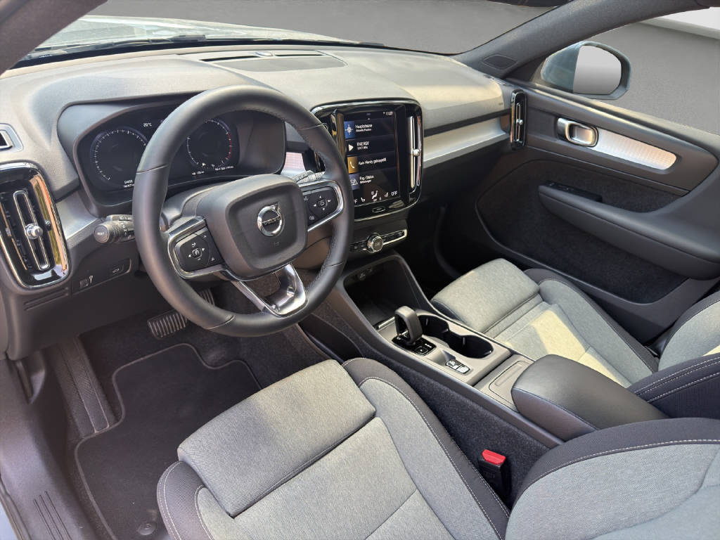 VOLVO XC40 T2 Core Geartronic-image-7