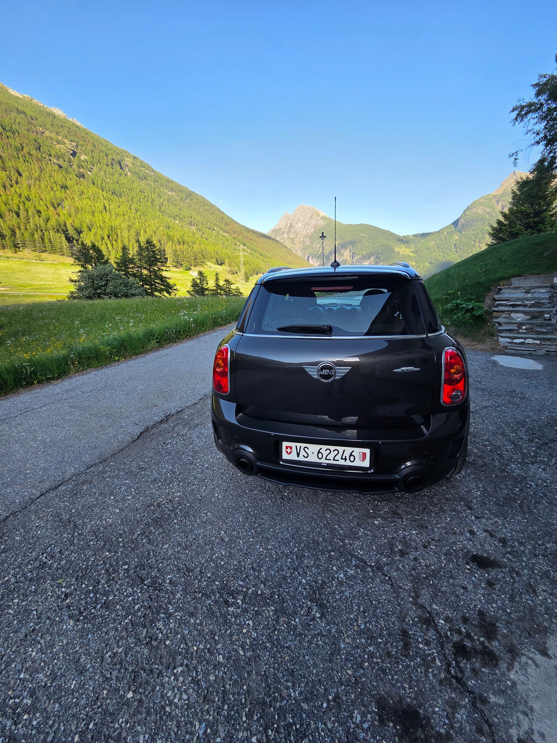 MINI 1.6i John Cooper Works S ALL4-image-2