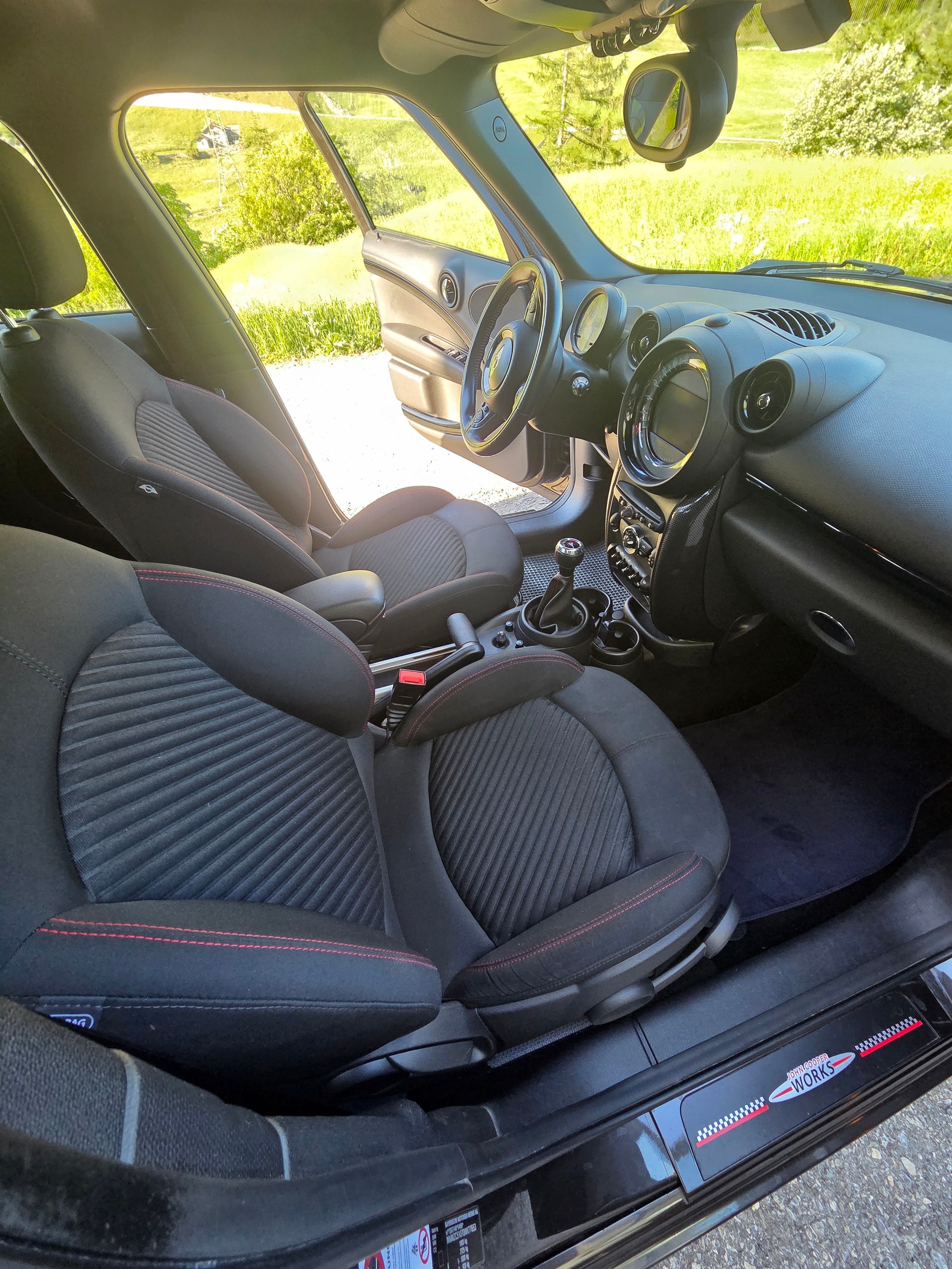 MINI 1.6i John Cooper Works S ALL4-image-3