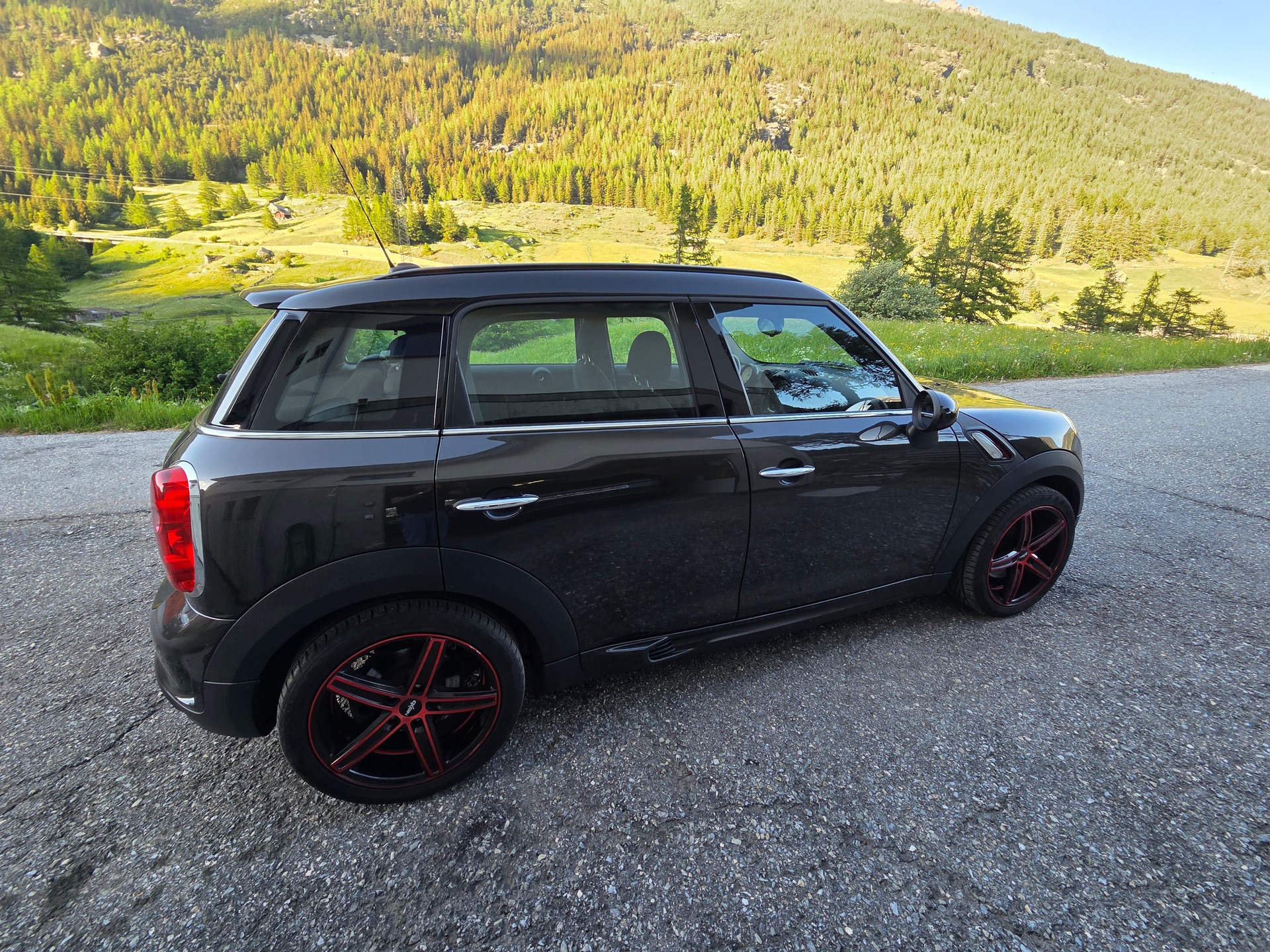 MINI 1.6i John Cooper Works S ALL4-image-1