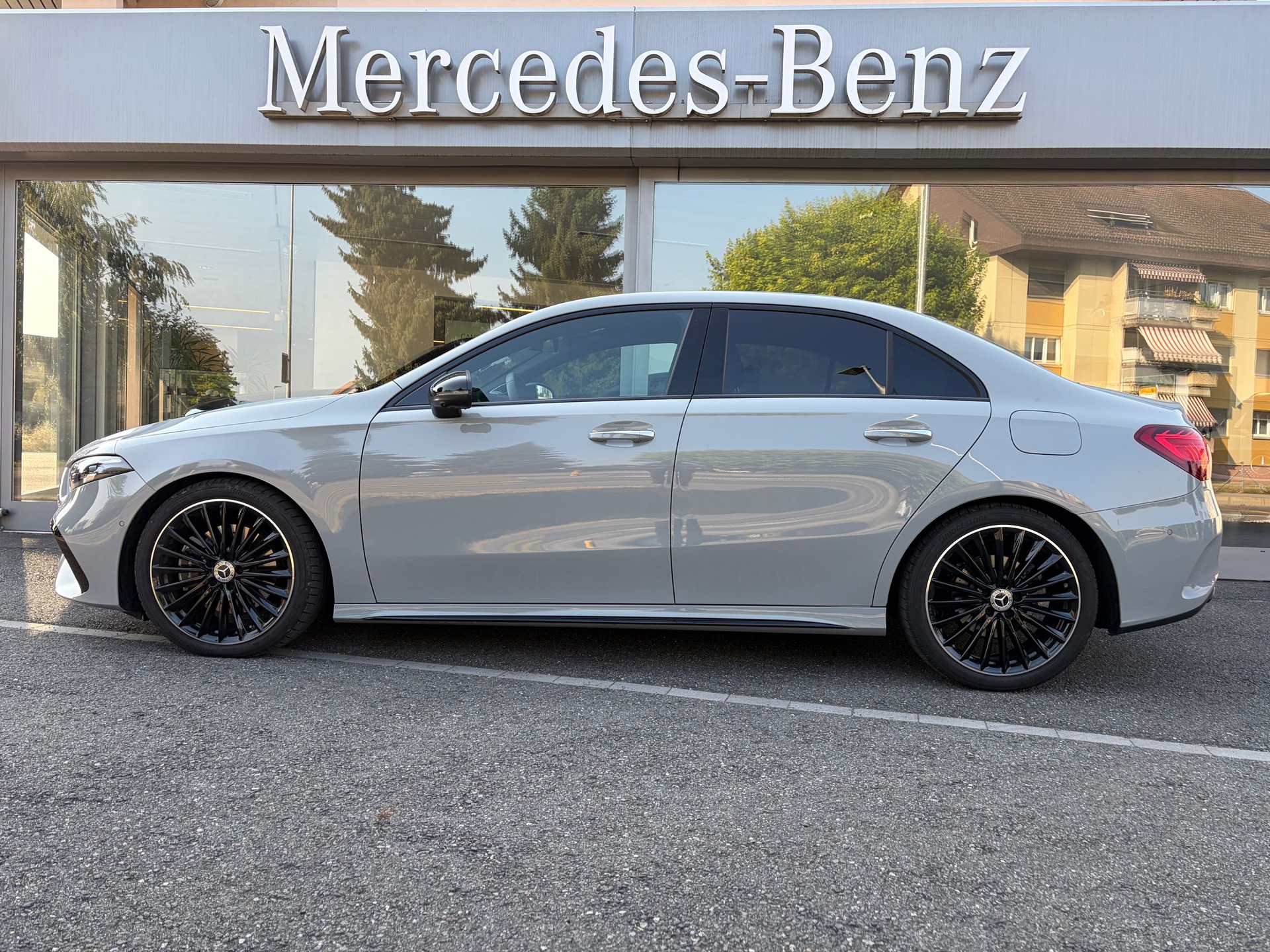 MERCEDES-BENZ A 220 4Matic 8G-DCT Limousine (V177)-image-1