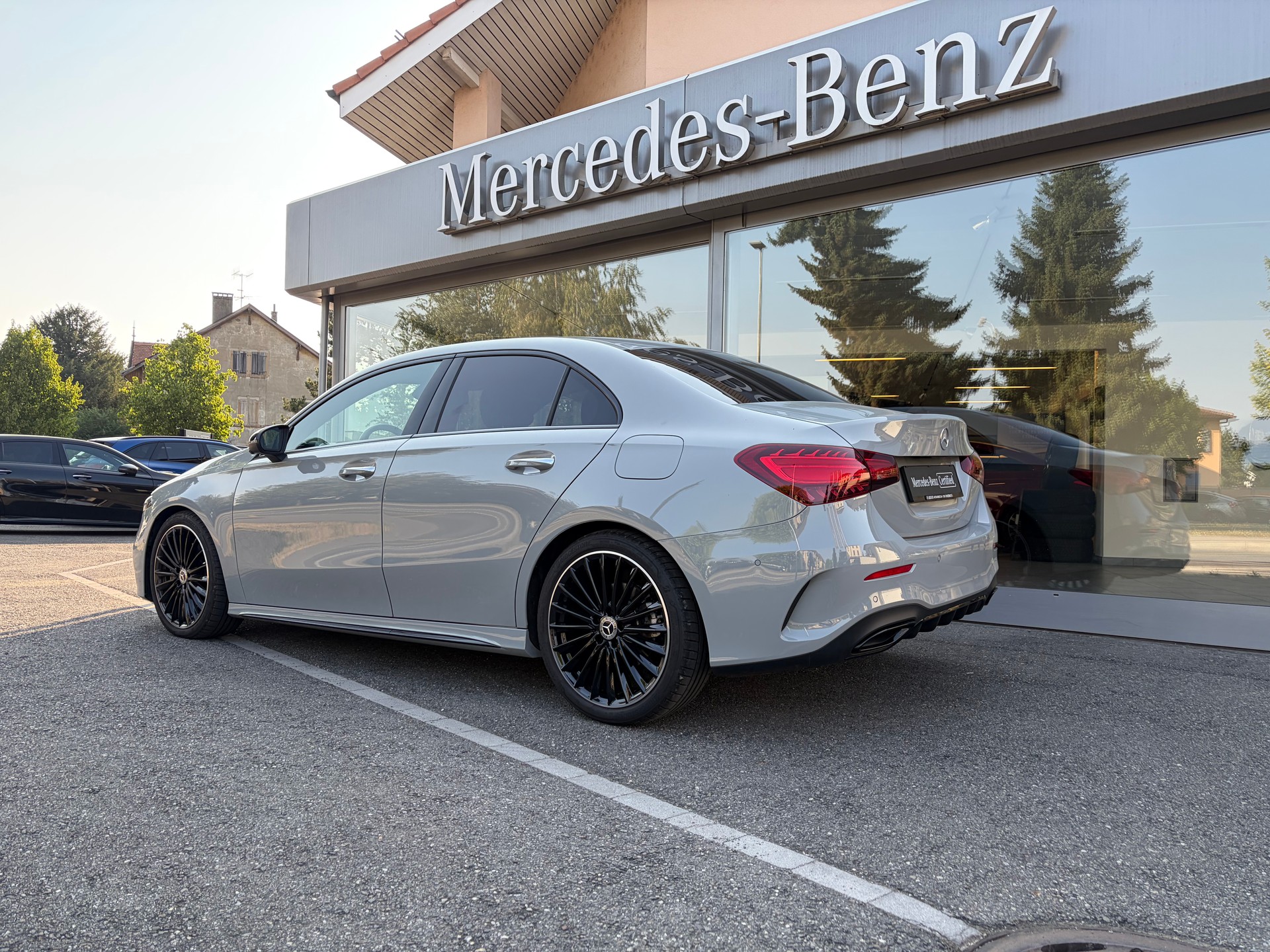 MERCEDES-BENZ A 220 4Matic 8G-DCT Limousine (V177)-image-2