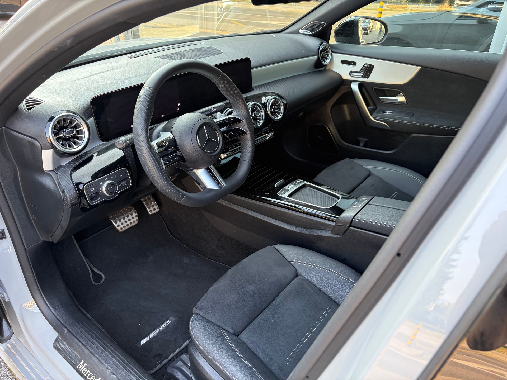 MERCEDES-BENZ A 220 4Matic 8G-DCT Limousine (V177)-image-7