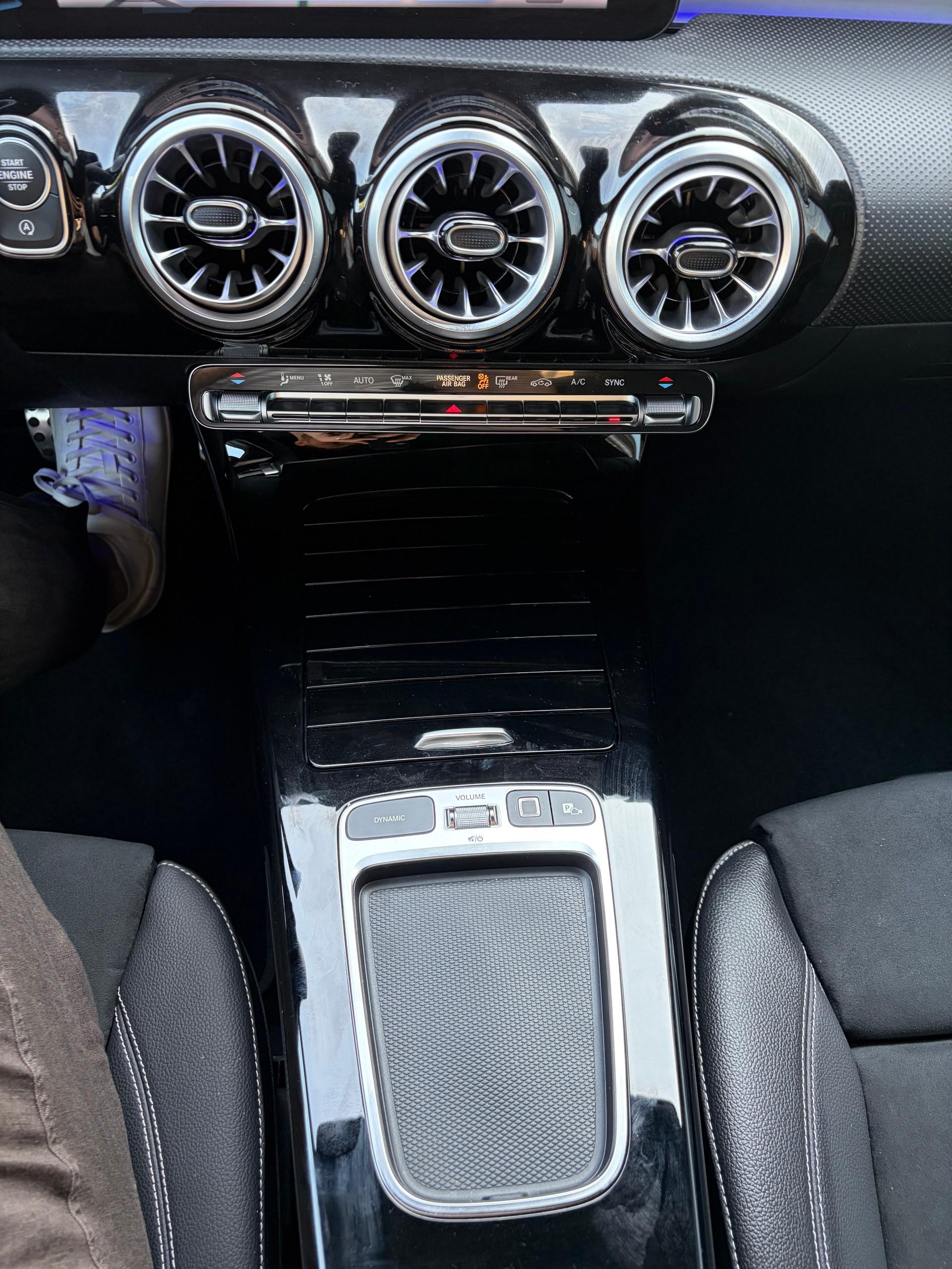 MERCEDES-BENZ A 220 4Matic 8G-DCT Limousine (V177)-image-11