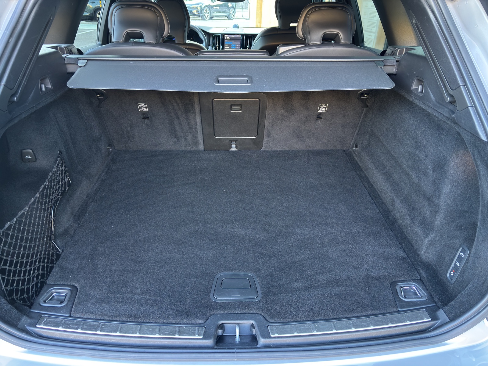 VOLVO XC60 2.0 B6 MH R-Design AWD-image-12