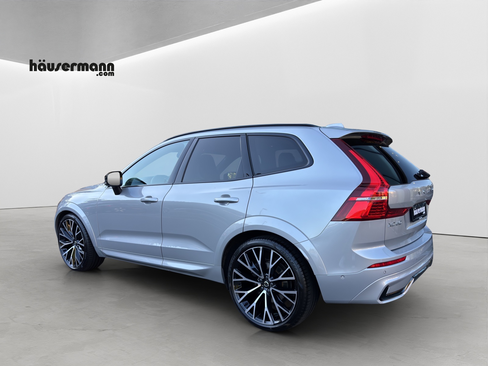 VOLVO XC60 2.0 B6 MH R-Design AWD-image-2