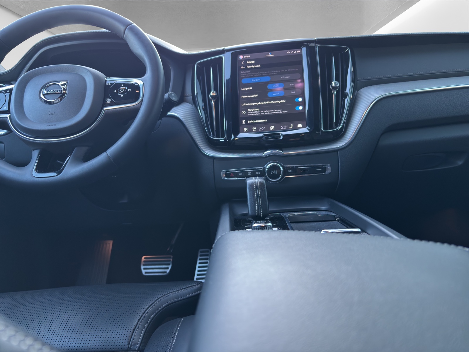 VOLVO XC60 2.0 B6 MH R-Design AWD-image-8