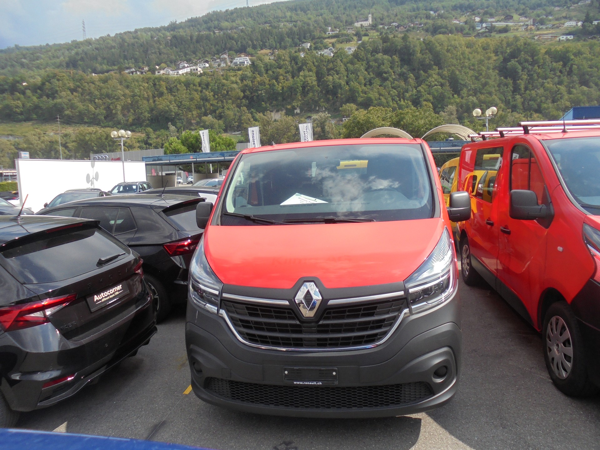 RENAULT Trafic 2.0 dCi 120 3.0t Business L2H1-image-1
