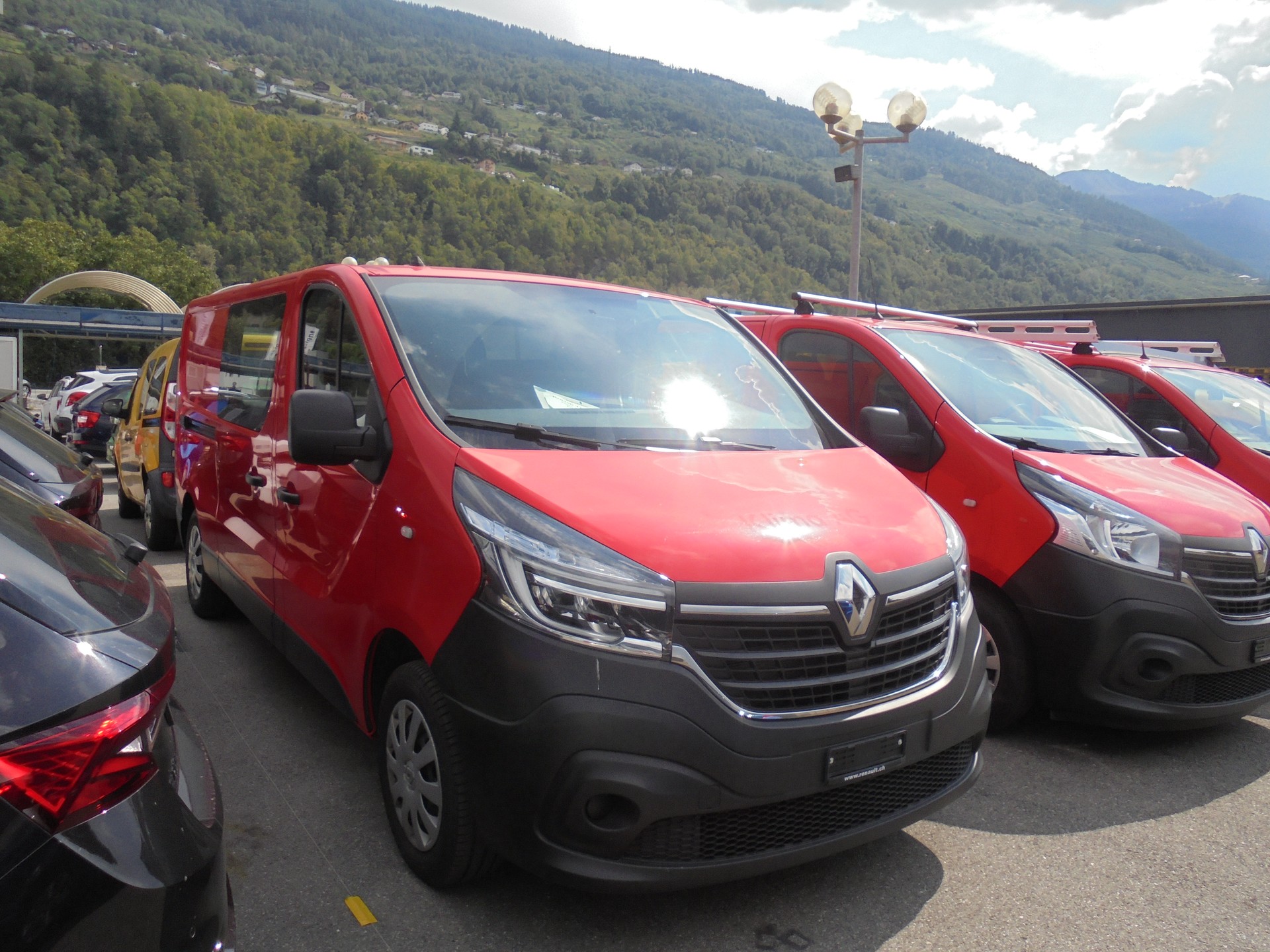 RENAULT Trafic 2.0 dCi 120 3.0t Business L2H1-image-2