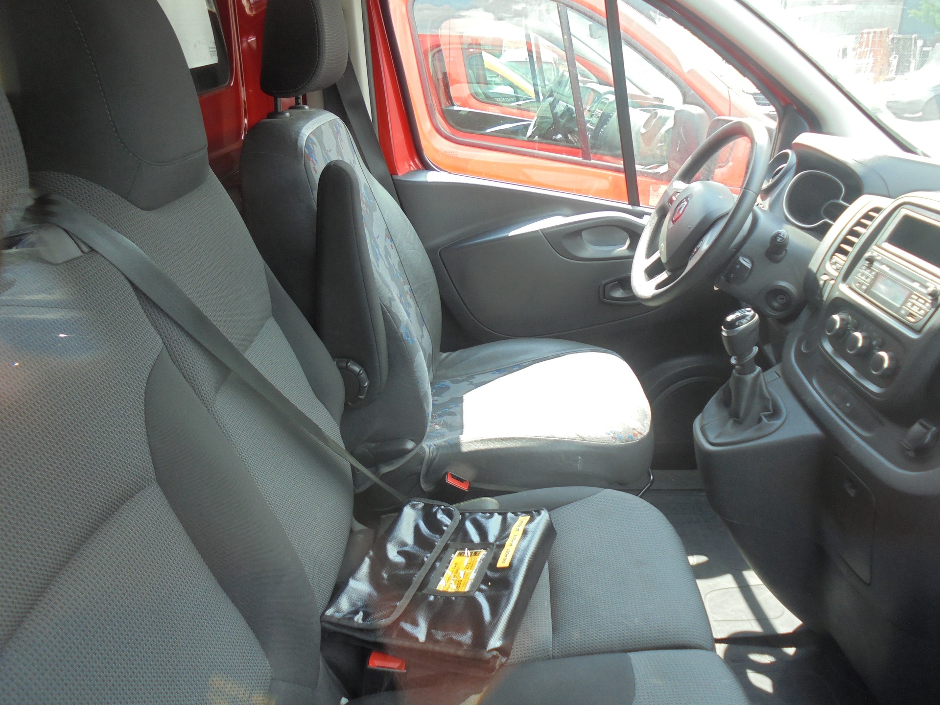 RENAULT Trafic 2.0 dCi 120 3.0t Business L2H1-image-5