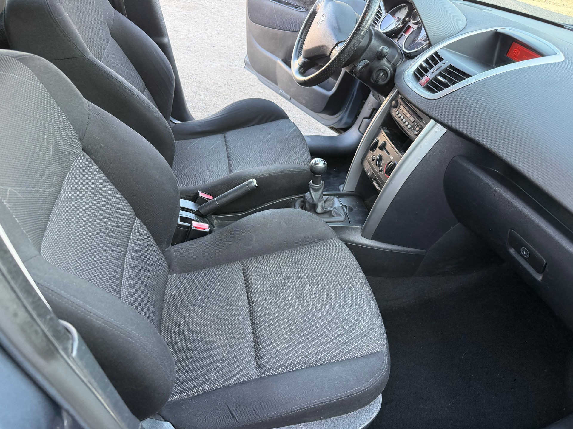 PEUGEOT 207 1.6 16V Sport Pack-image-10
