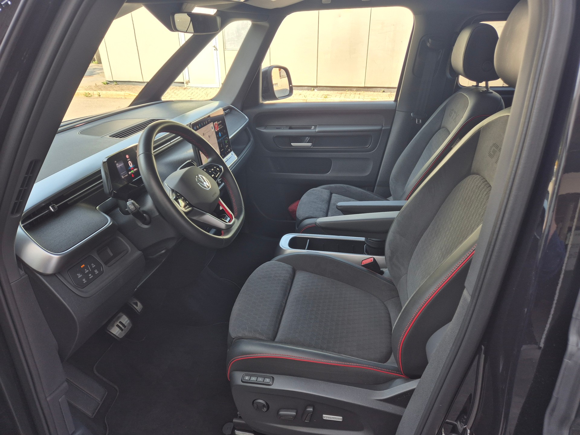 VW ID.Buzz LWB GTX 4 Motion-image-6