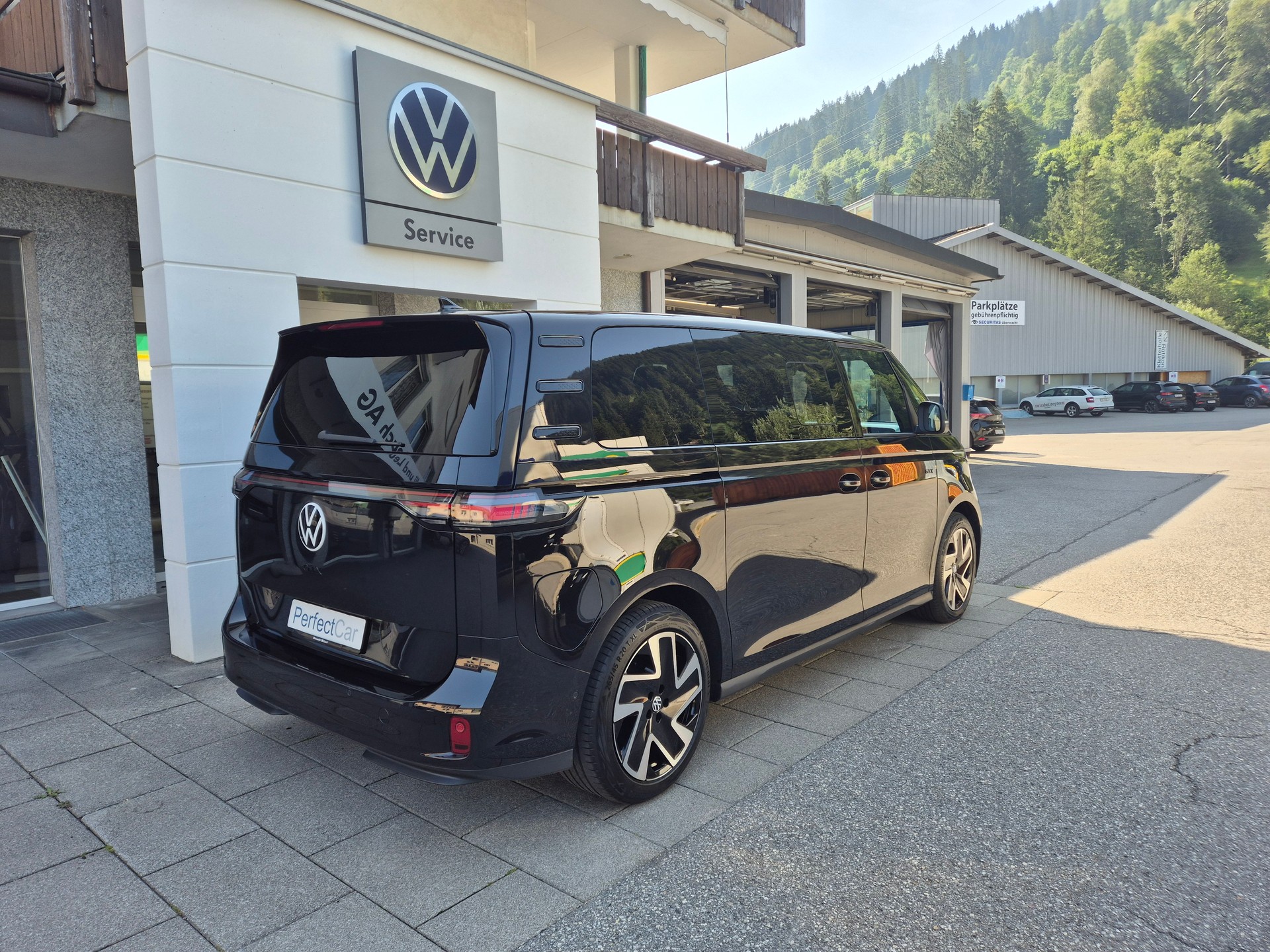 VW ID.Buzz LWB GTX 4 Motion-image-4