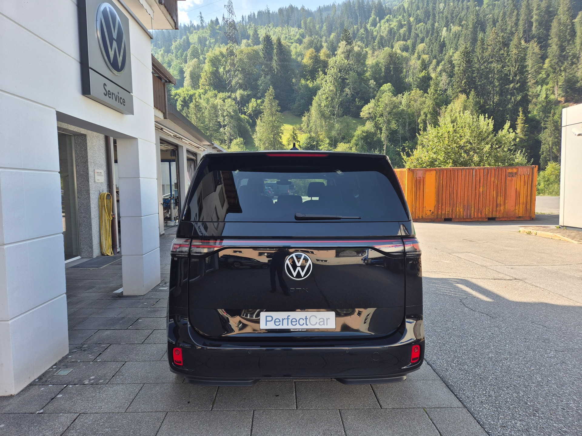 VW ID.Buzz LWB GTX 4 Motion-image-5
