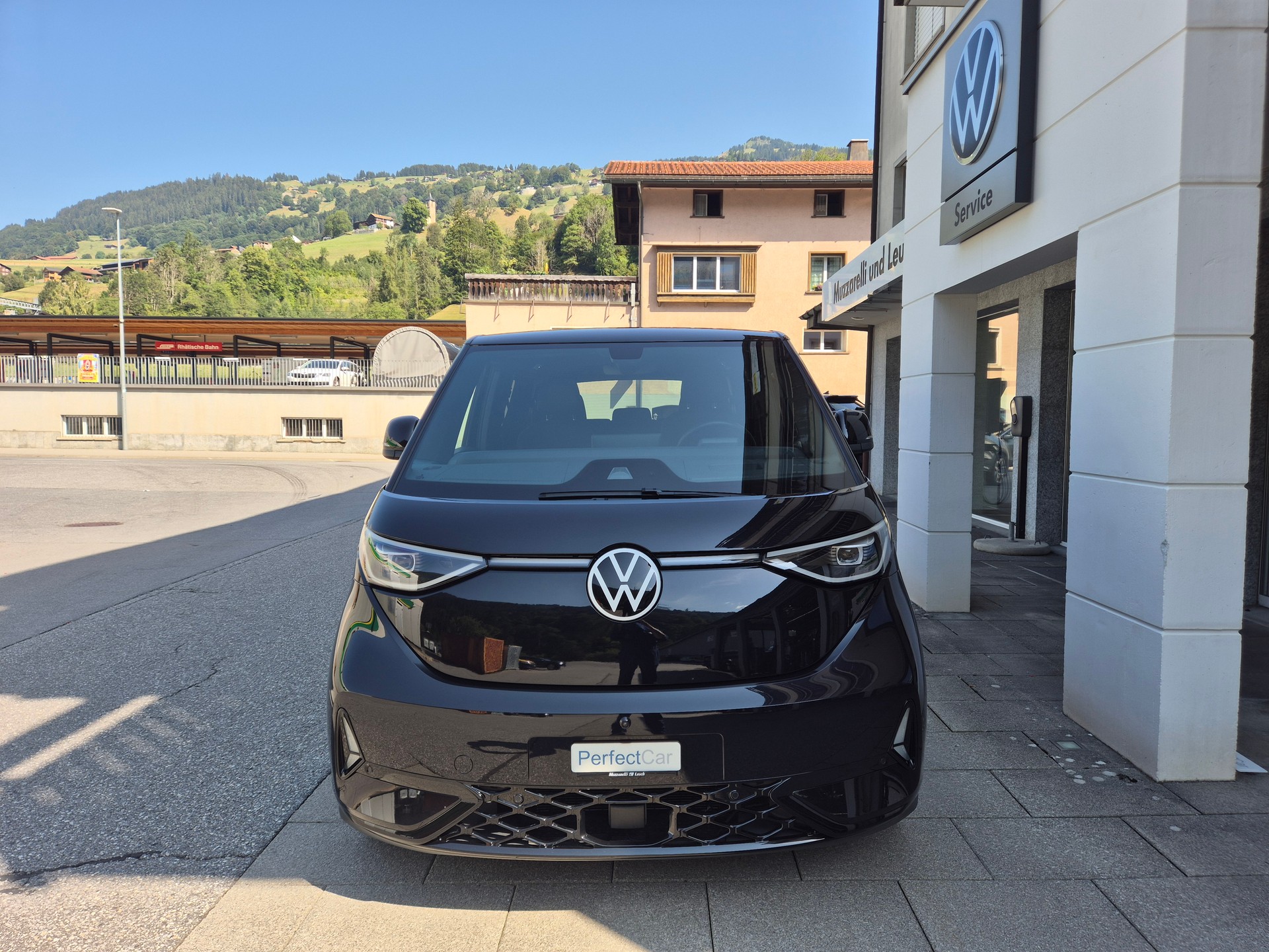 VW ID.Buzz LWB GTX 4 Motion-image-2