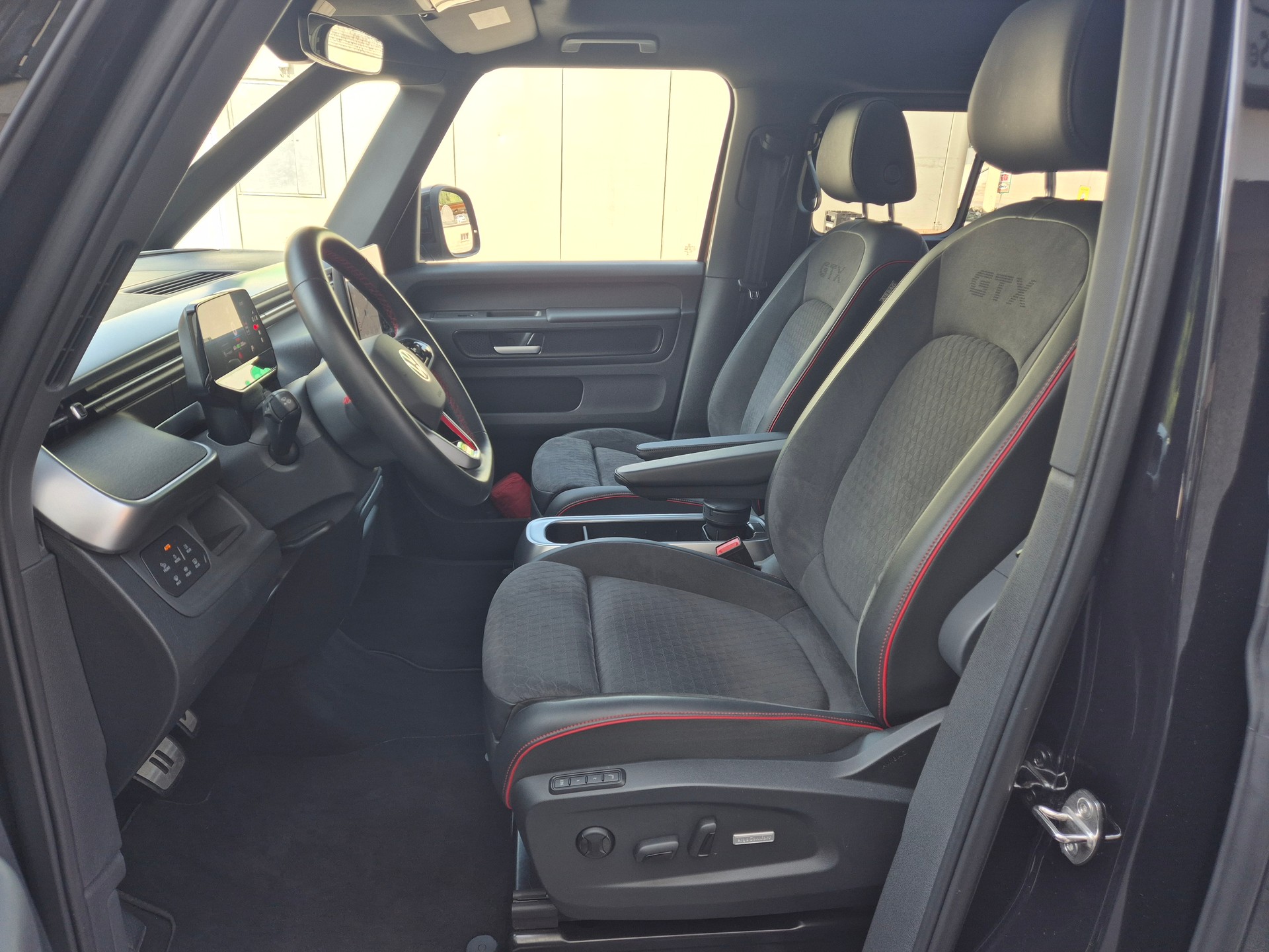 VW ID.Buzz LWB GTX 4 Motion-image-7