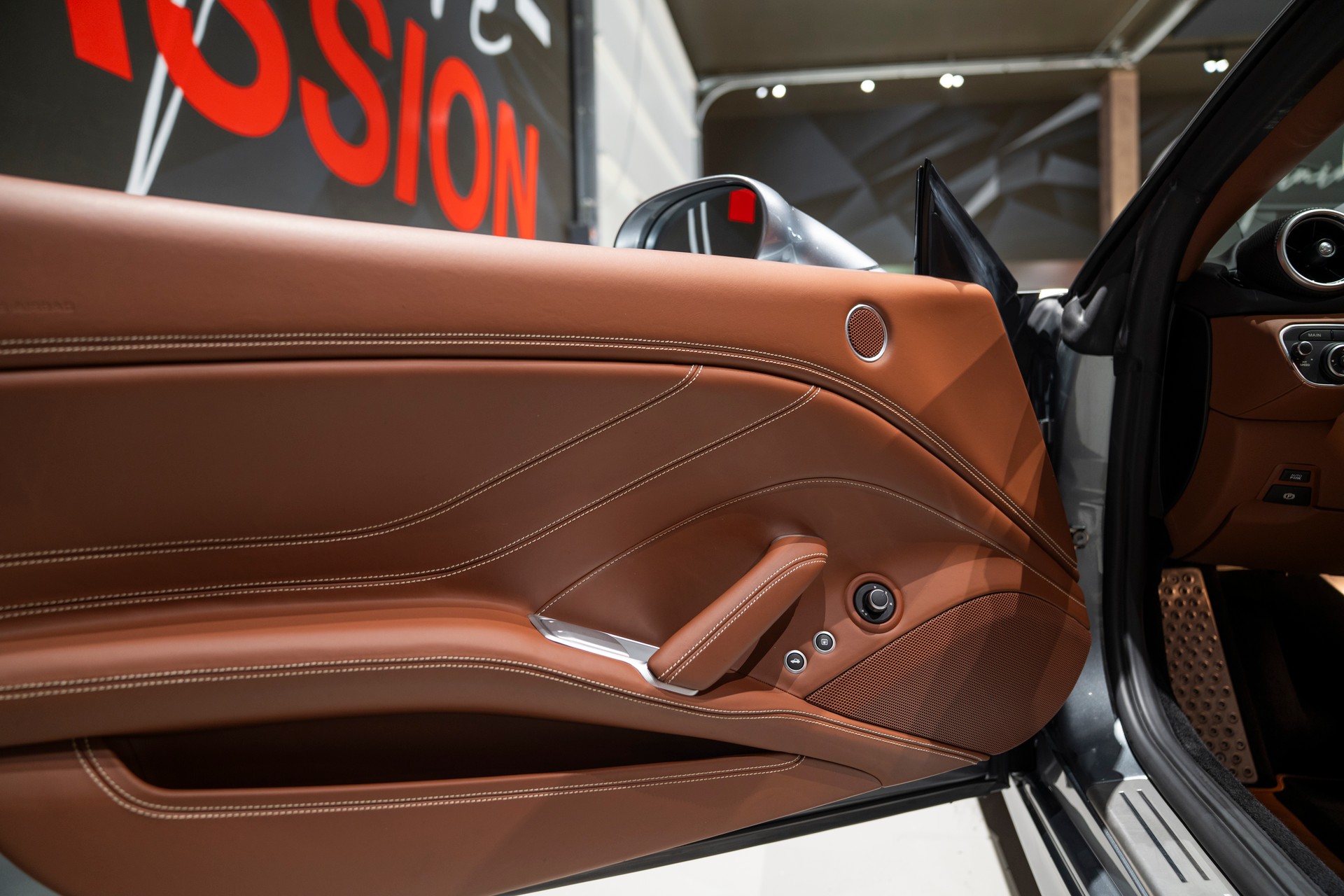FERRARI California 3.9 V8 T-image-7