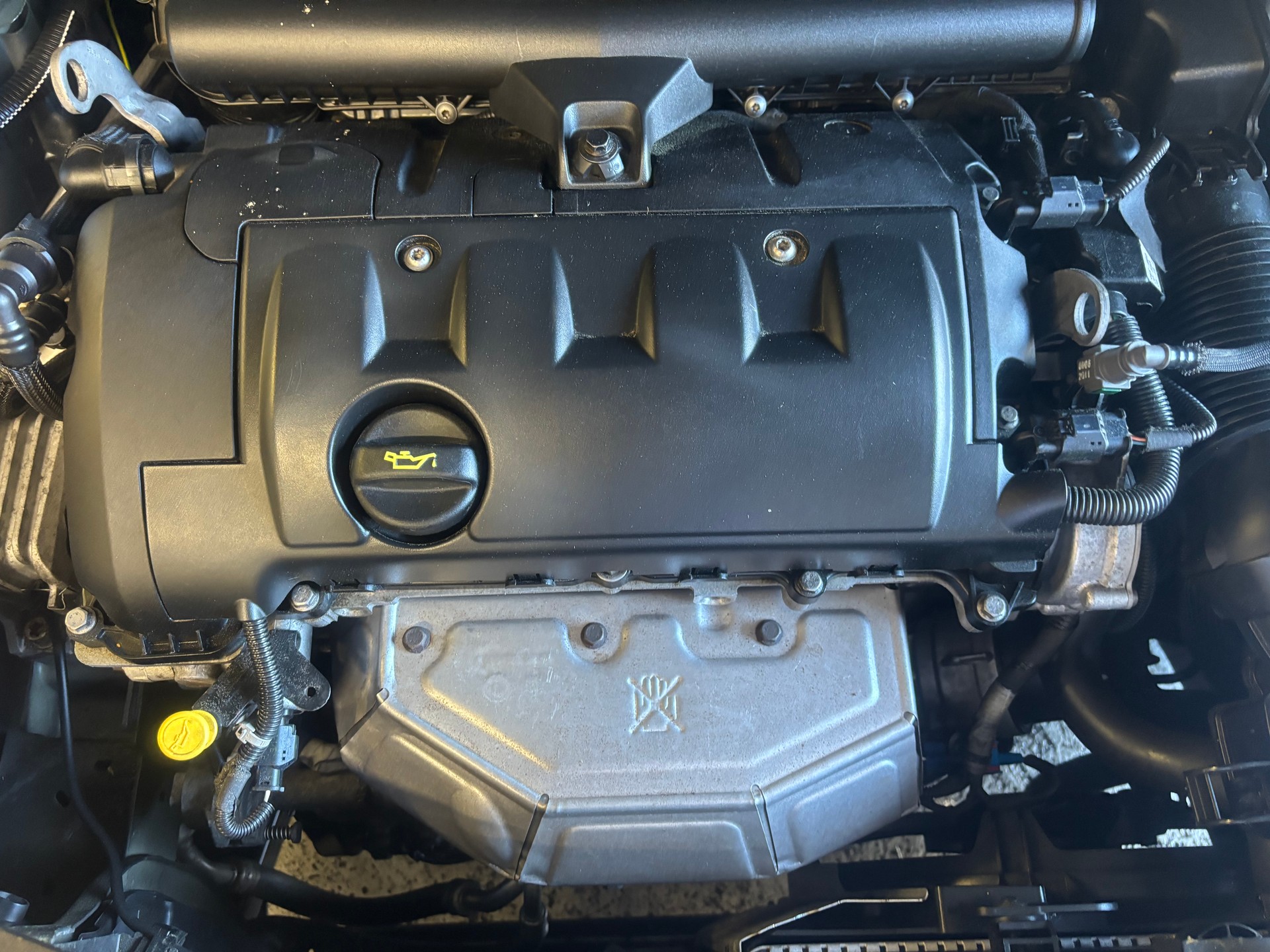 PEUGEOT 207 CC 1.6 16V Swiss Edition-image-9