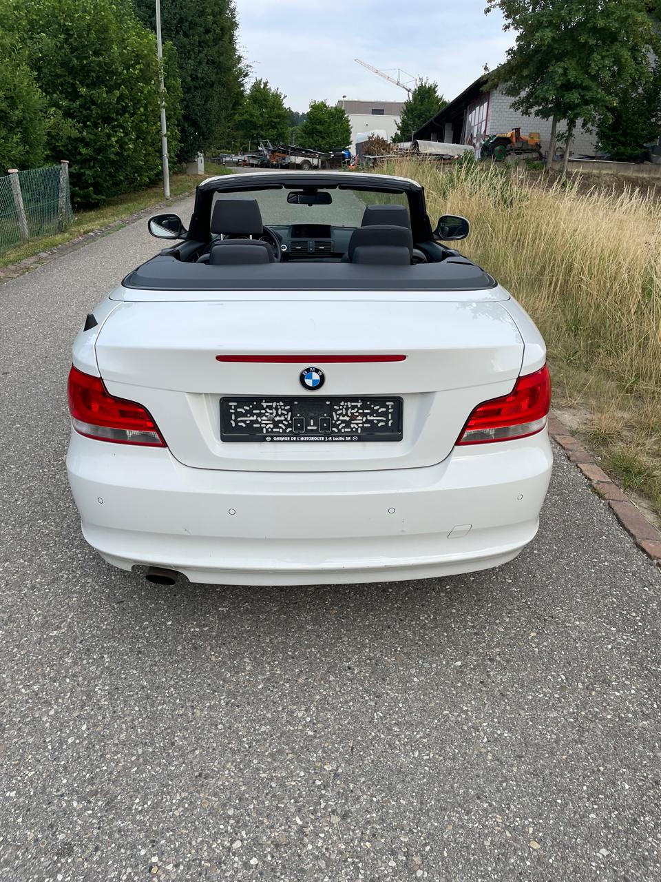 BMW 118i Cabrio-image-6