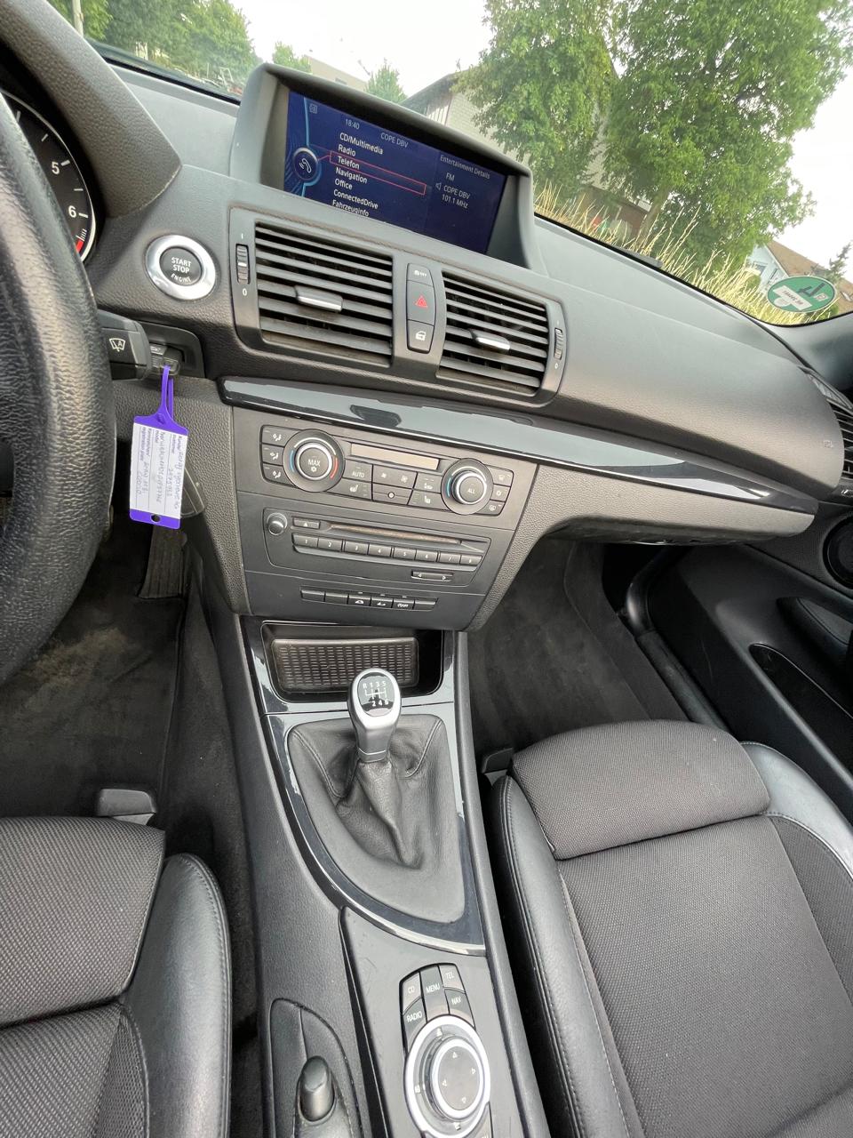 BMW 118i Cabrio-image-9