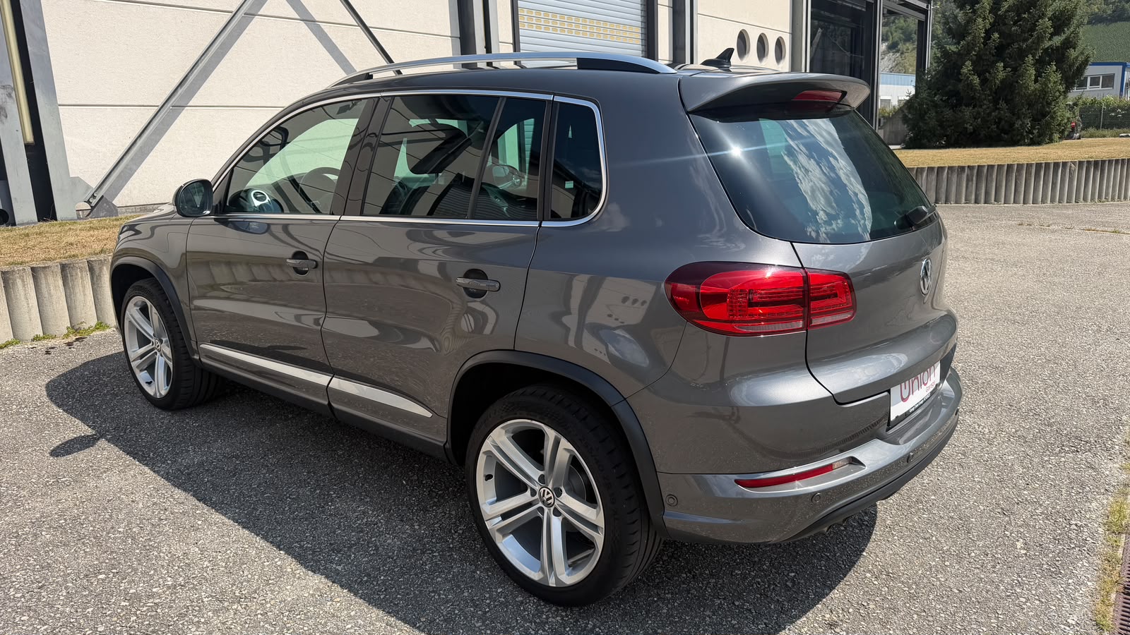 VW Tiguan 2.0 TSI R-Line Design 4Motion DSG-image-5