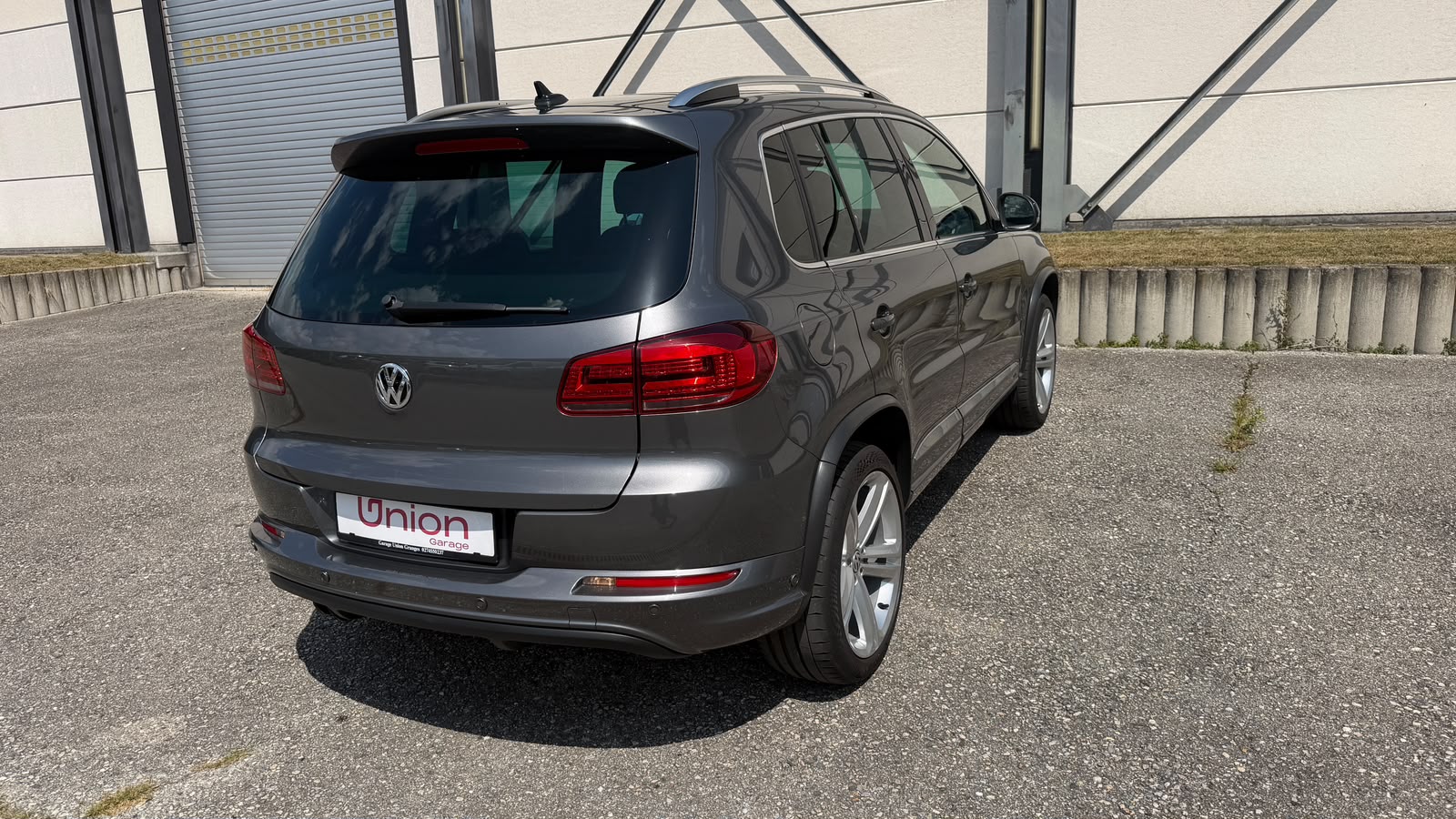 VW Tiguan 2.0 TSI R-Line Design 4Motion DSG-image-6