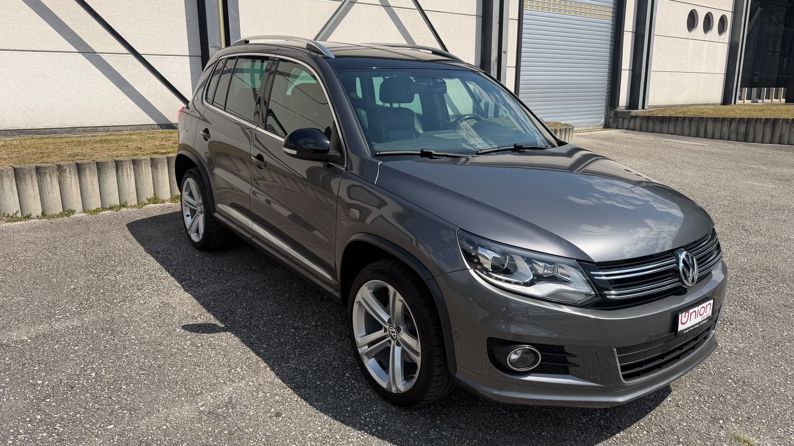 VW Tiguan 2.0 TSI R-Line Design 4Motion DSG-image-2