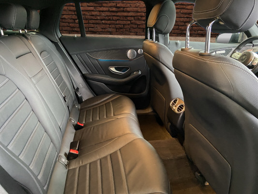 MERCEDES-BENZ EQC 400 AMG Line 4Matic-image-12