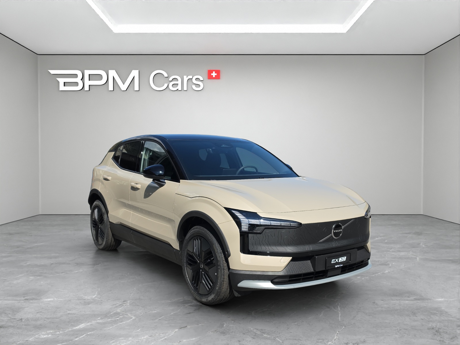 VOLVO EX30 Cross Country P8 69 kWh AWD Plus-image-5