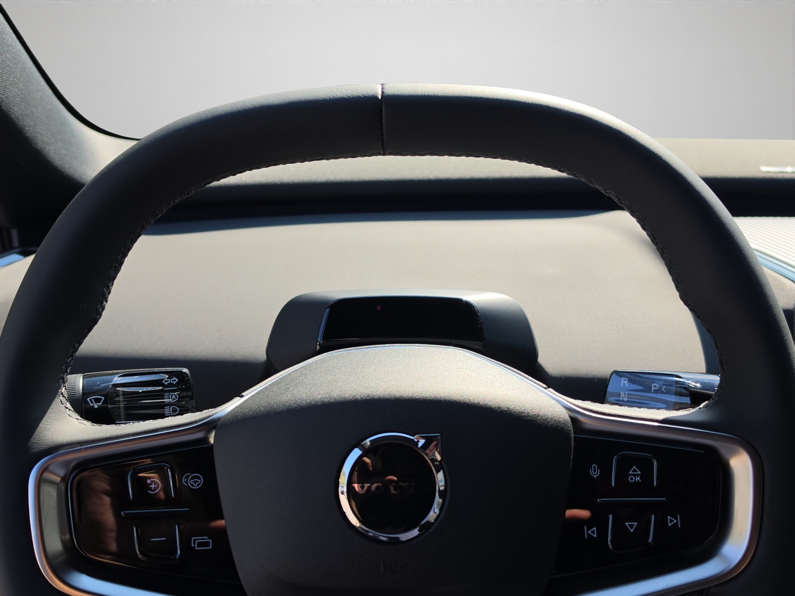 VOLVO EX30 Cross Country P8 69 kWh AWD Plus-image-11