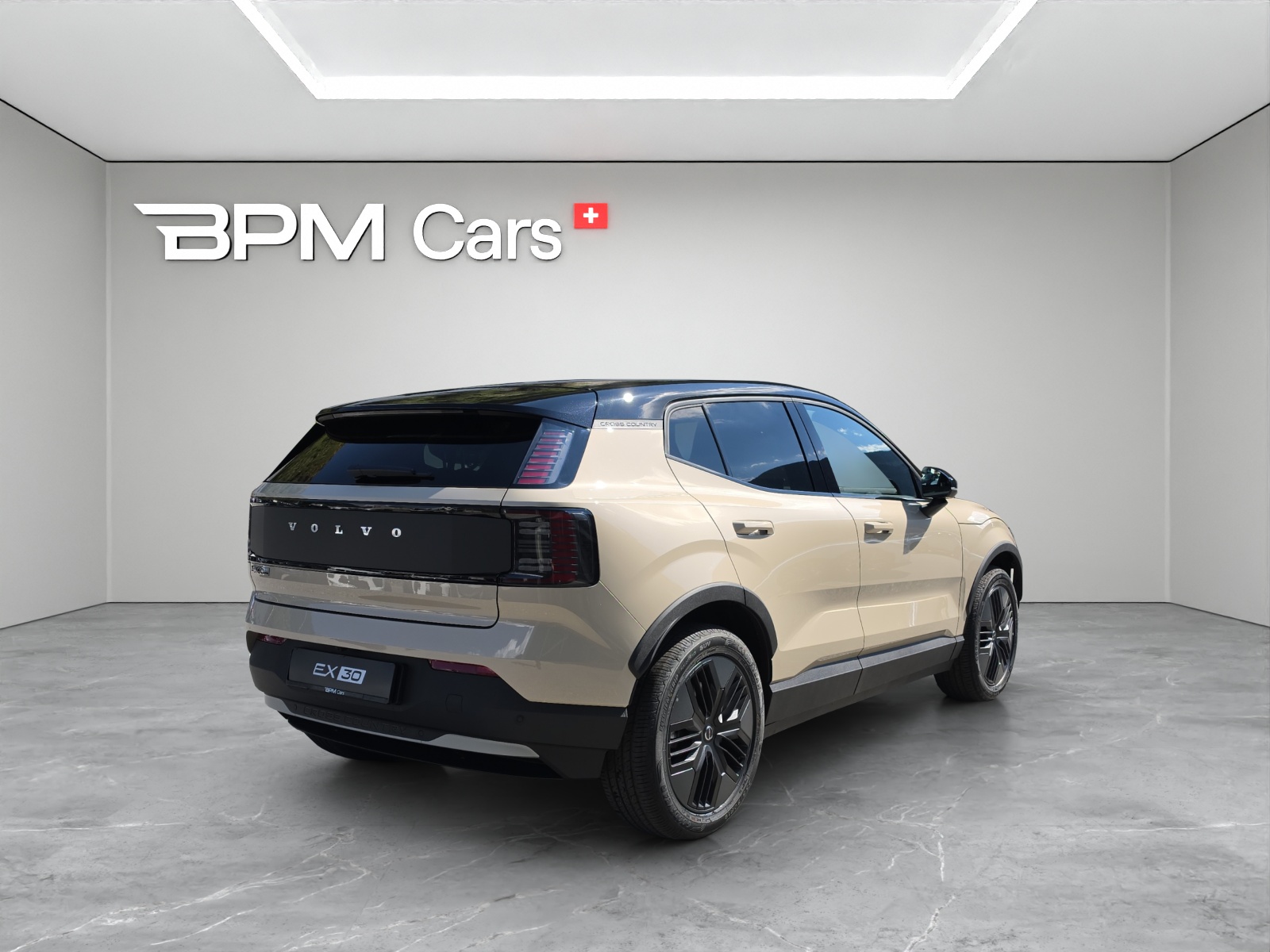 VOLVO EX30 Cross Country P8 69 kWh AWD Plus-image-4