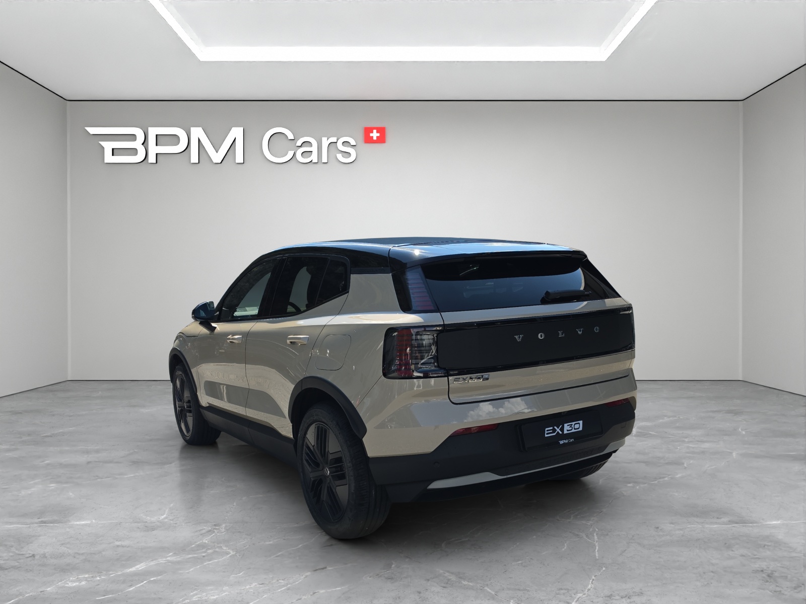 VOLVO EX30 Cross Country P8 69 kWh AWD Plus-image-2
