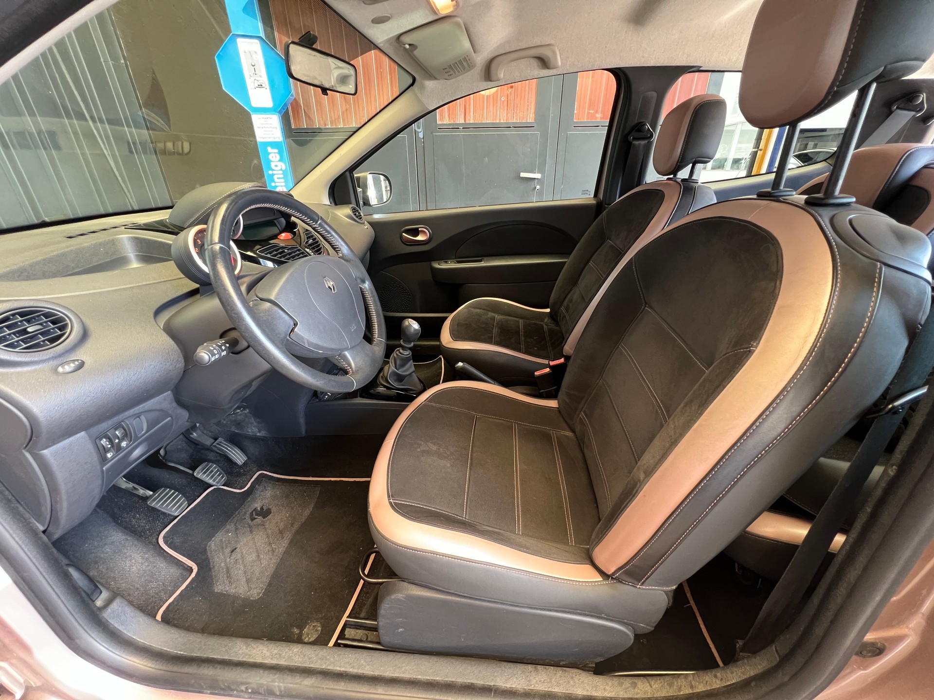 RENAULT Twingo 1.2 16V Miss Sixty-image-7