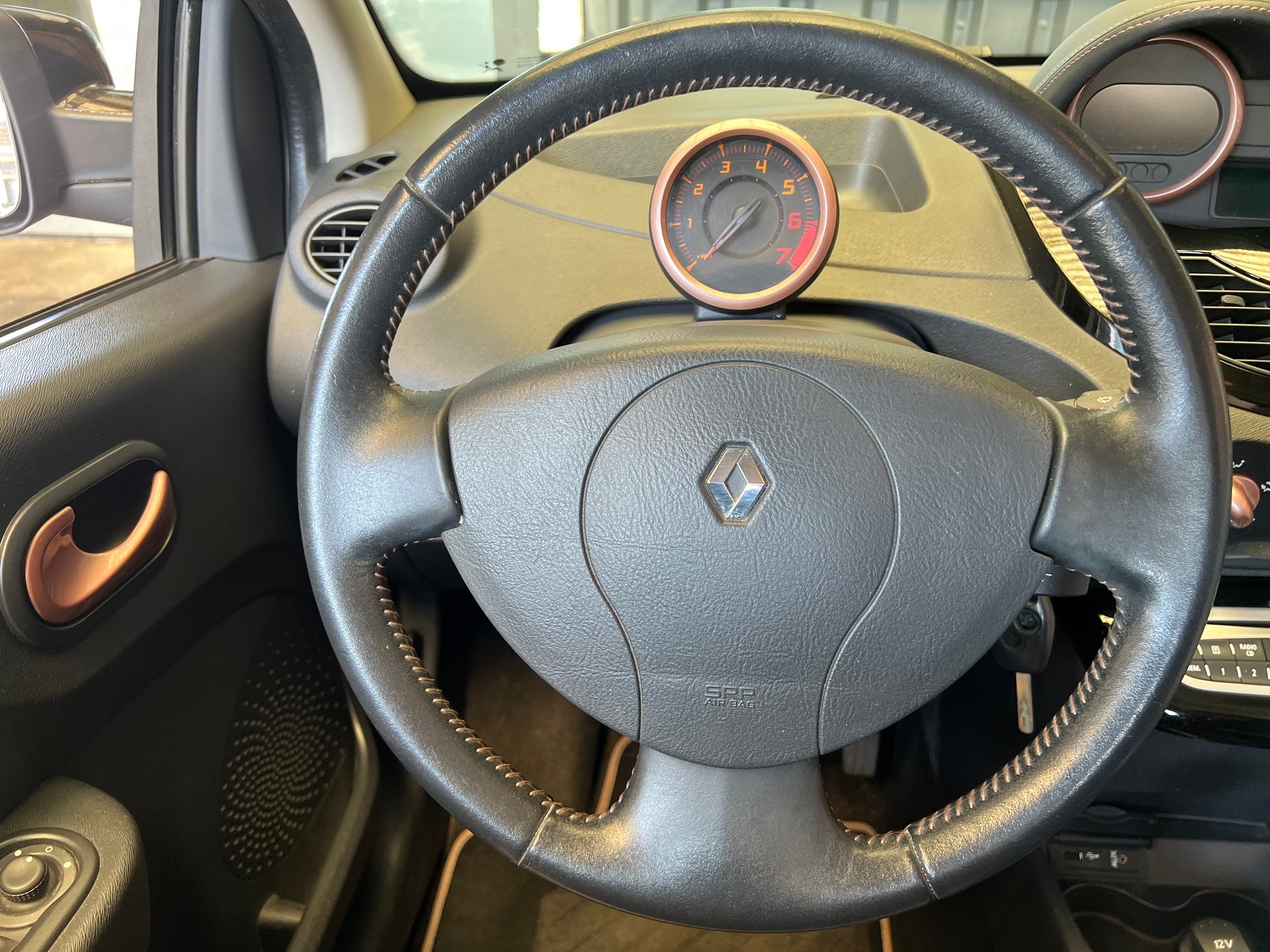 RENAULT Twingo 1.2 16V Miss Sixty-image-6