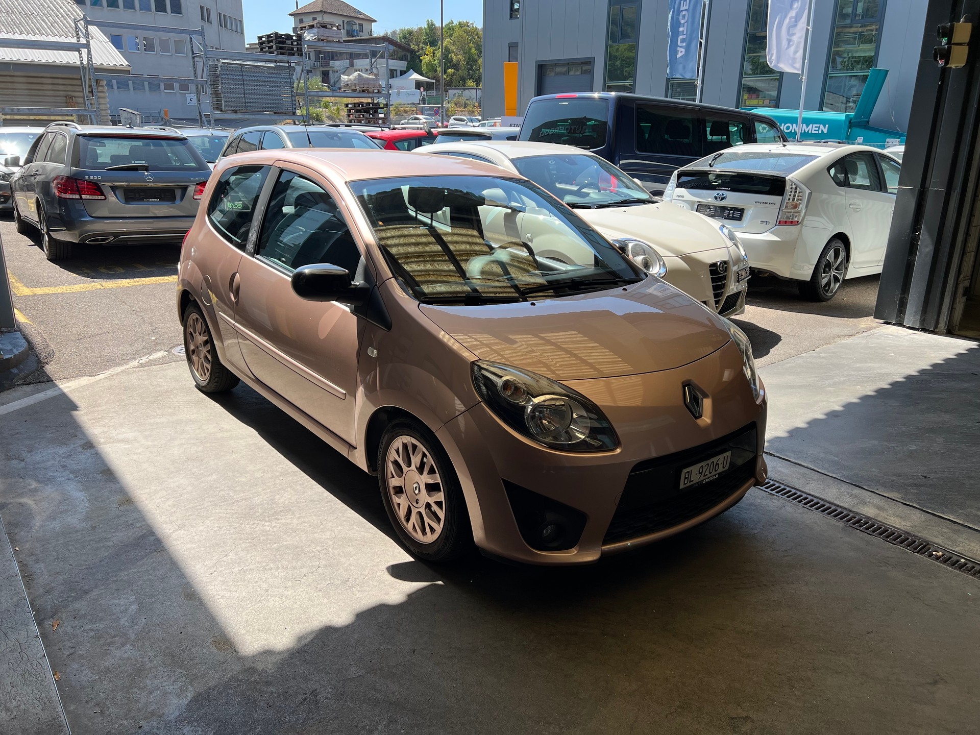 RENAULT Twingo 1.2 16V Miss Sixty-image-2