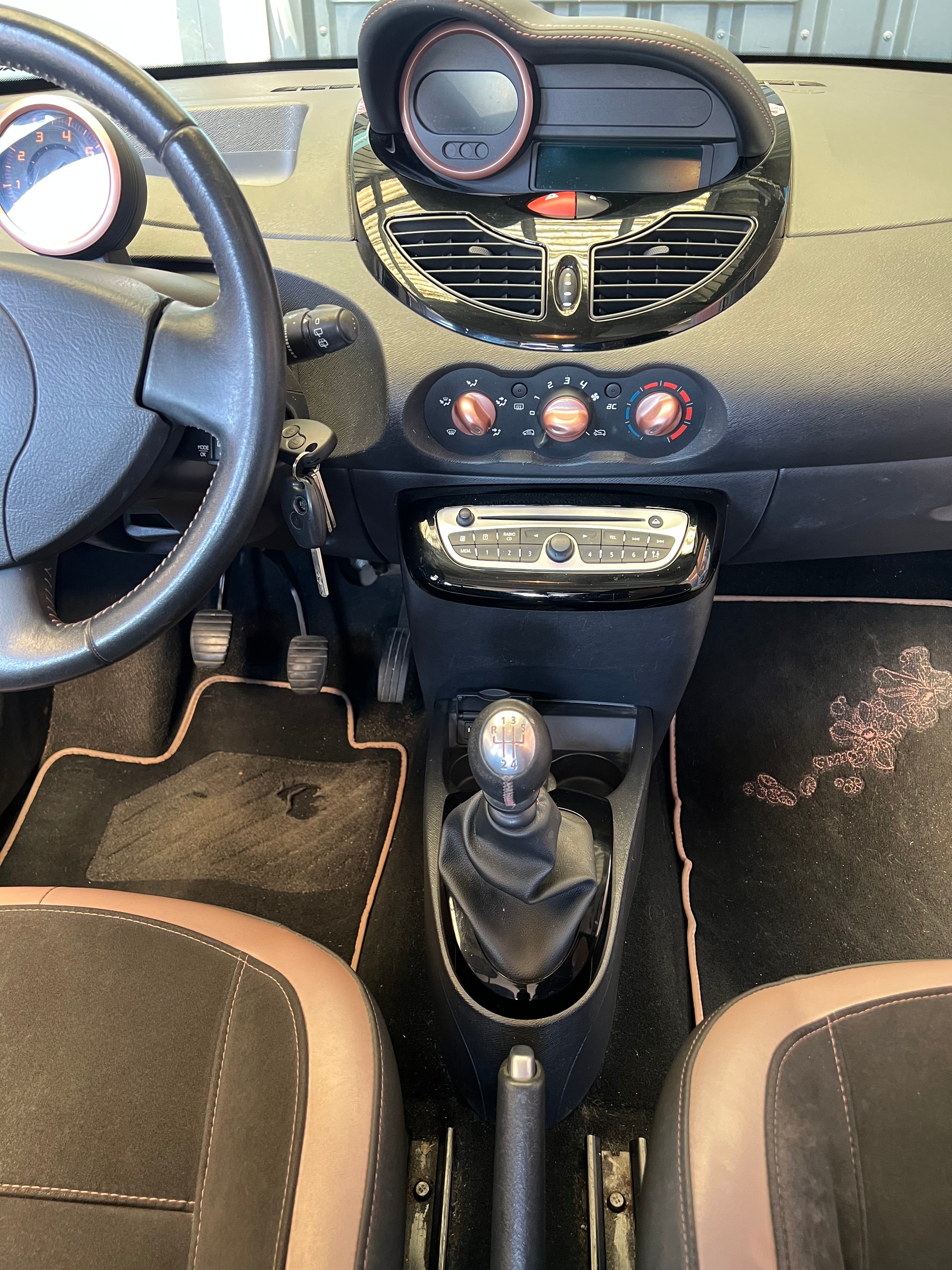 RENAULT Twingo 1.2 16V Miss Sixty-image-5