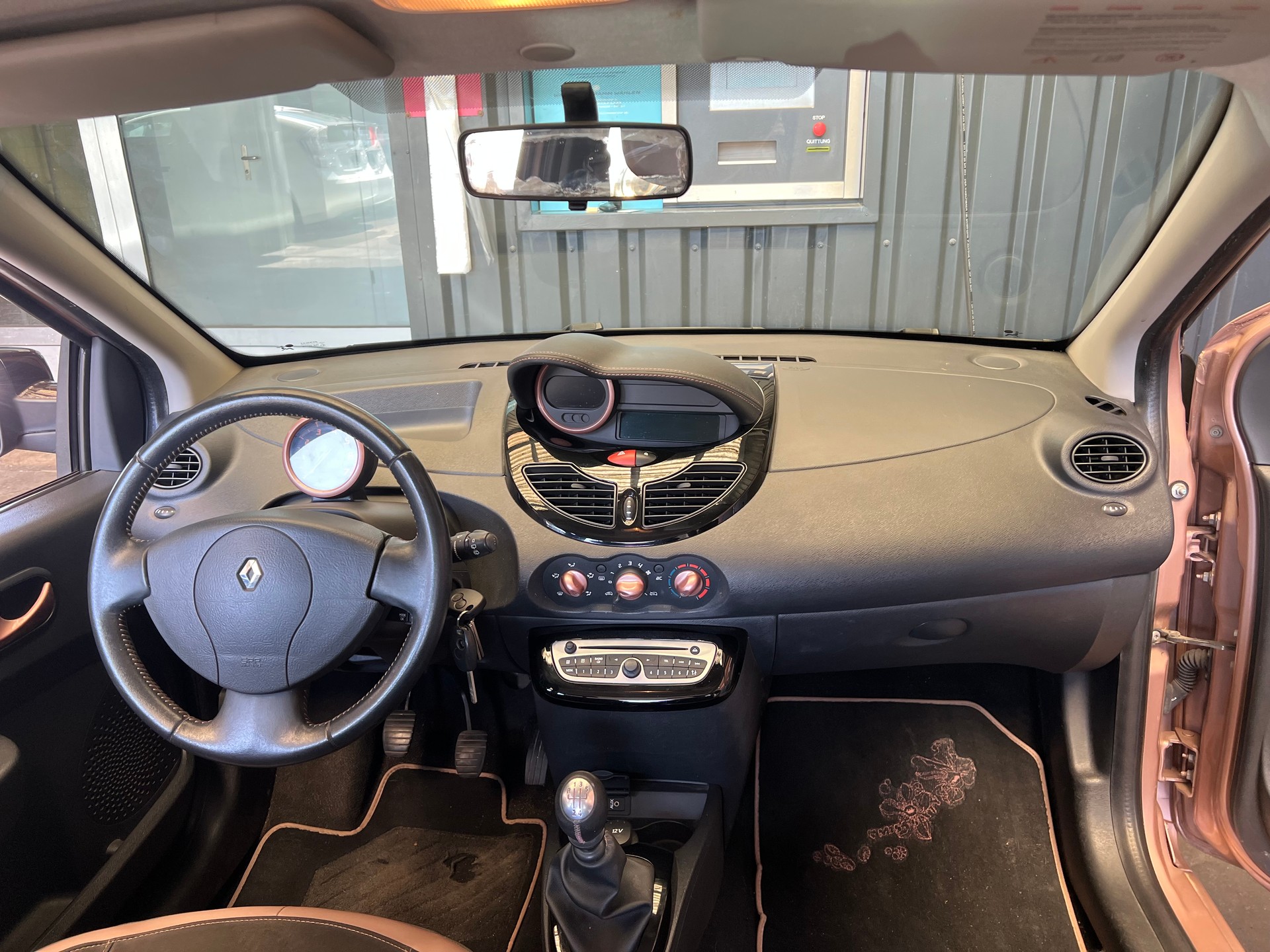 RENAULT Twingo 1.2 16V Miss Sixty-image-4