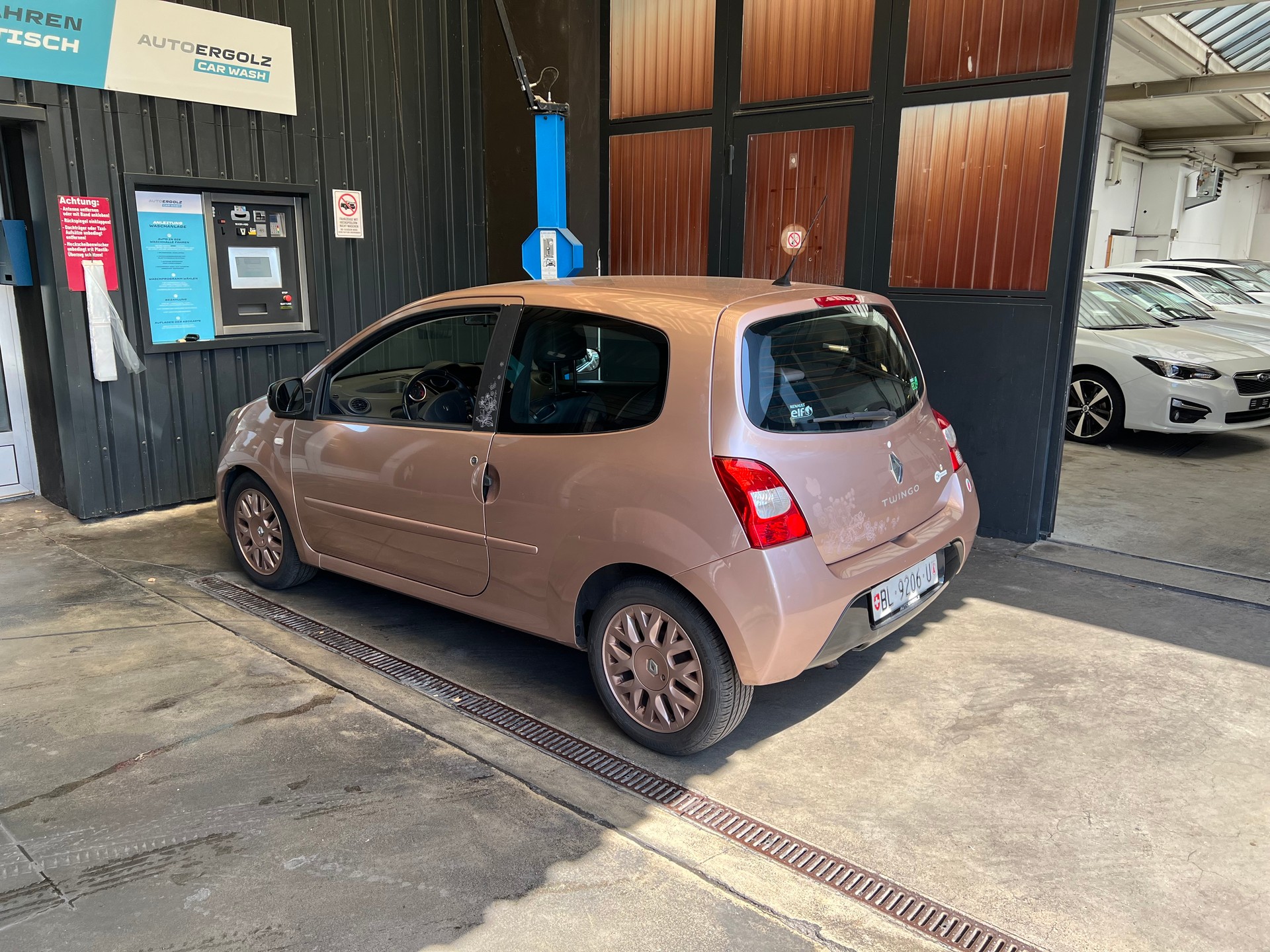 RENAULT Twingo 1.2 16V Miss Sixty-image-1