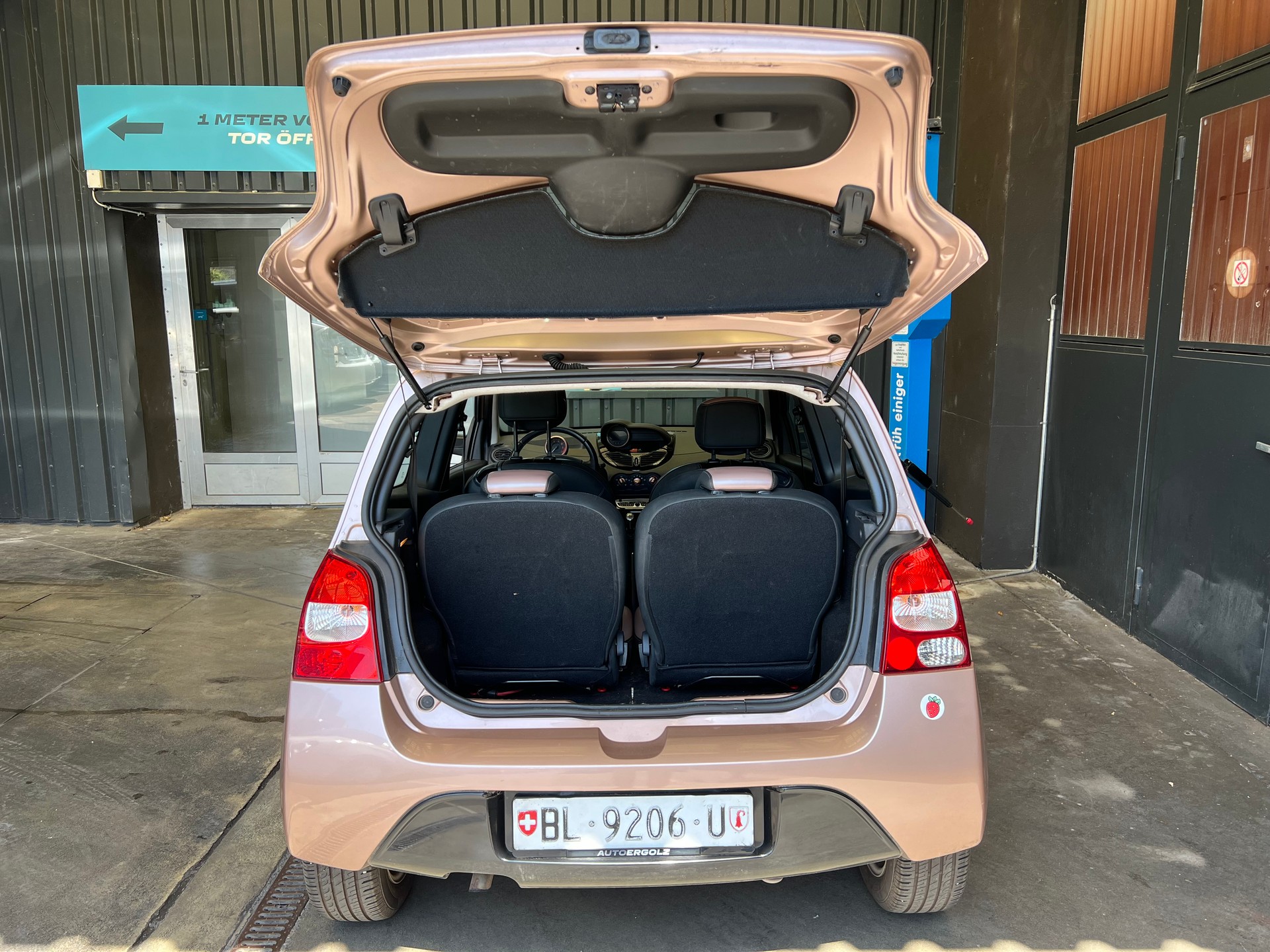 RENAULT Twingo 1.2 16V Miss Sixty-image-9