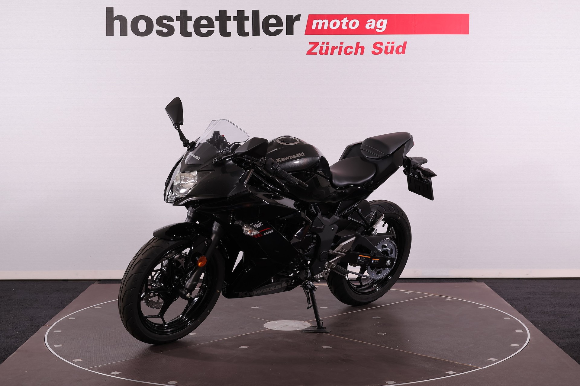 KAWASAKI Ninja 125-showroom-element-1