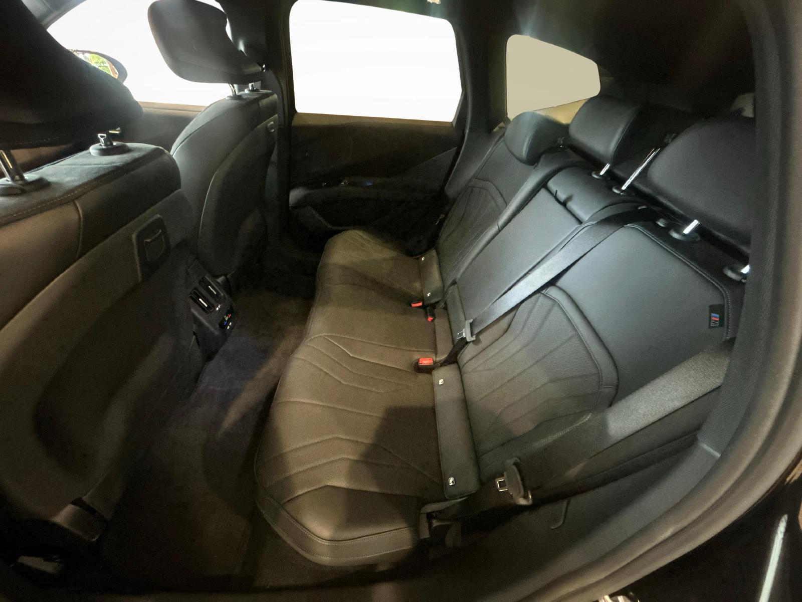 BMW iX3 50 xDrive-image-9