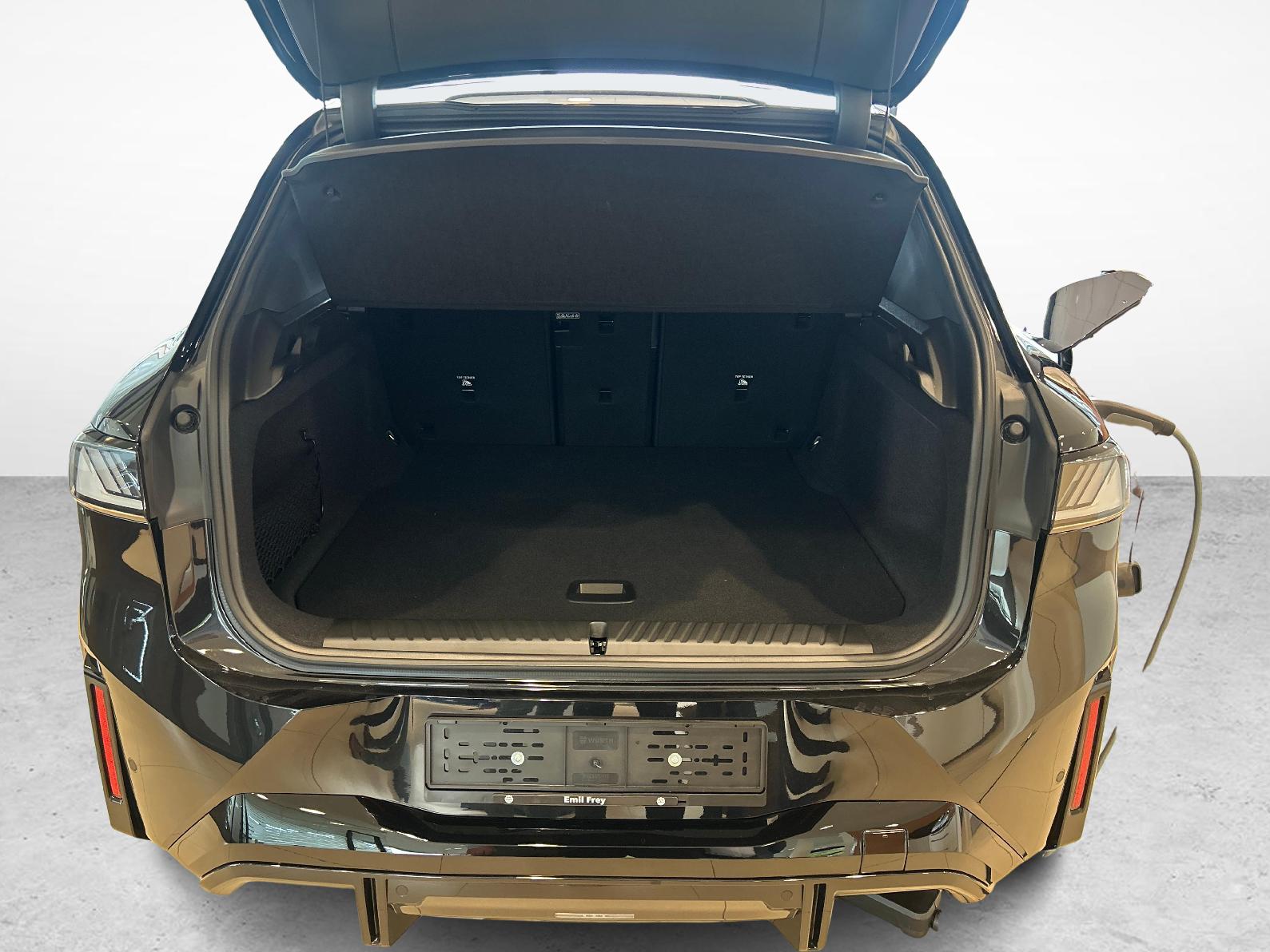 BMW iX3 50 xDrive-image-10