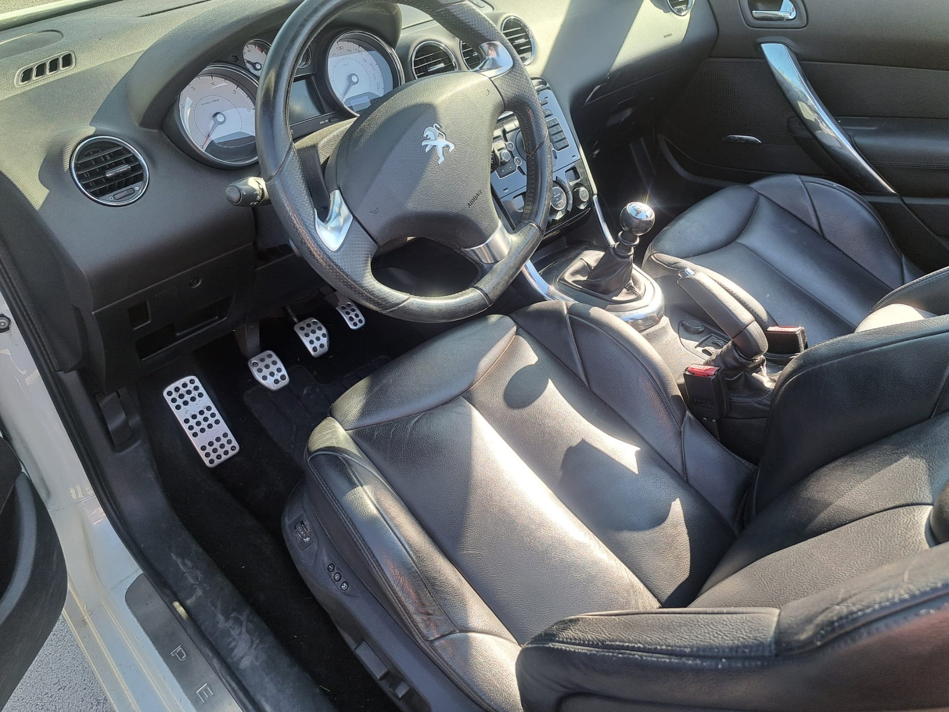 PEUGEOT 308 CC 1.6 16V Turbo R.Garros-image-9
