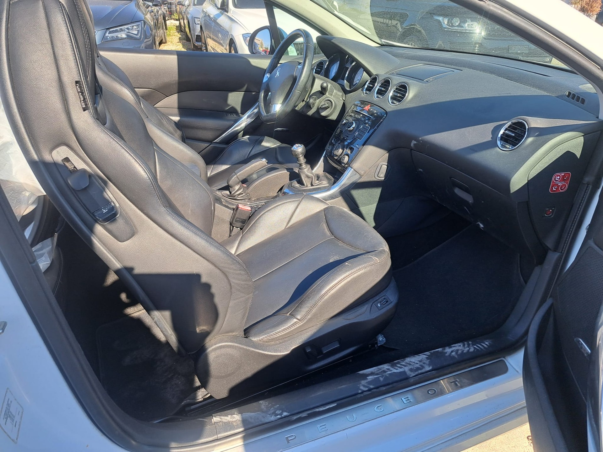 PEUGEOT 308 CC 1.6 16V Turbo R.Garros-image-8