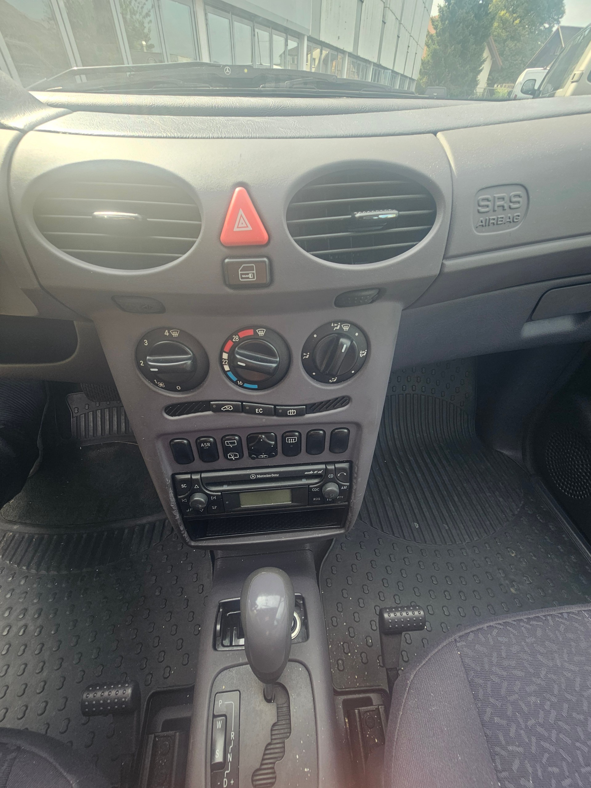 MERCEDES-BENZ A 170 CDI Elégance-image-3